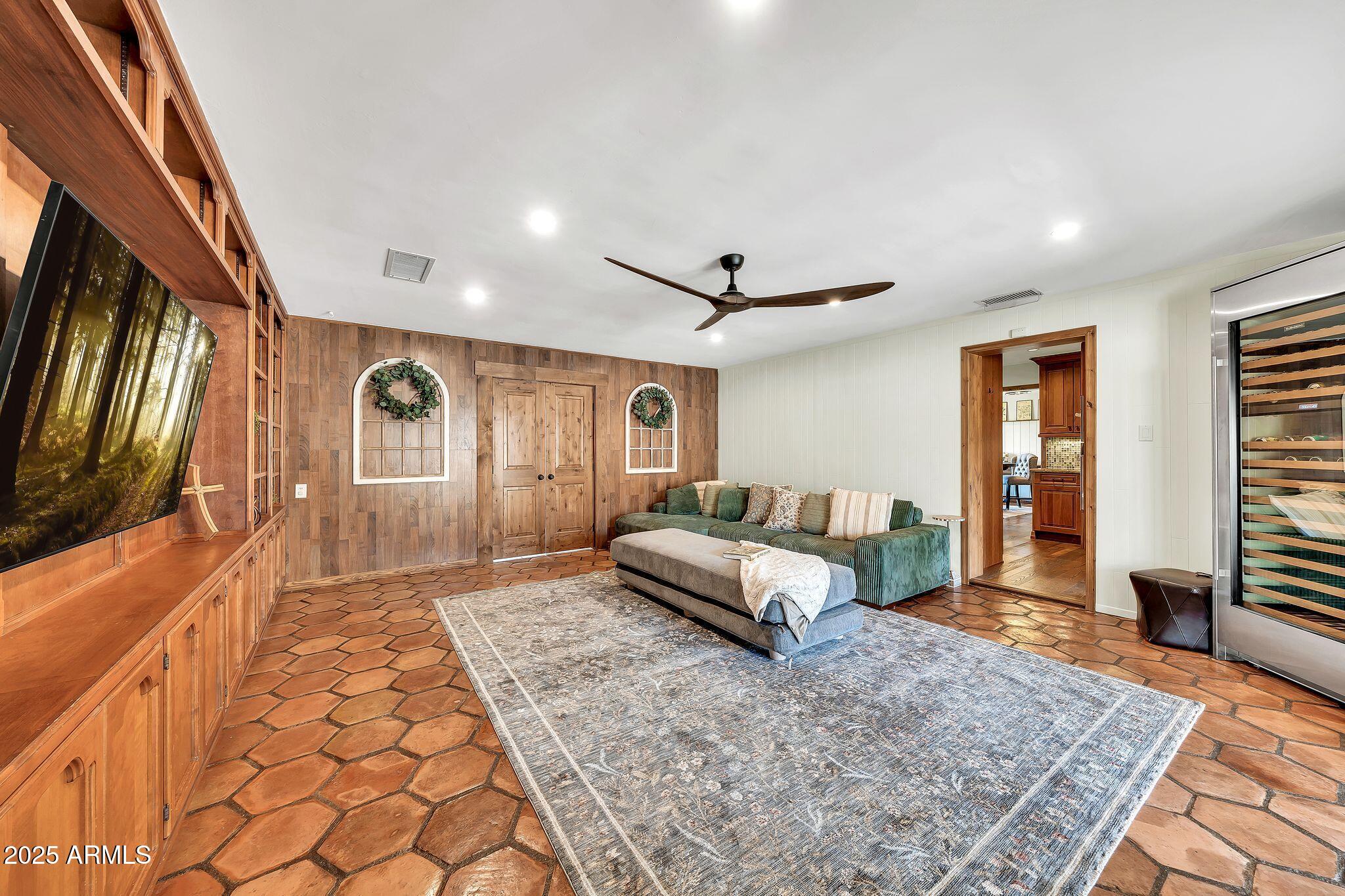 4022 E STANFORD Drive