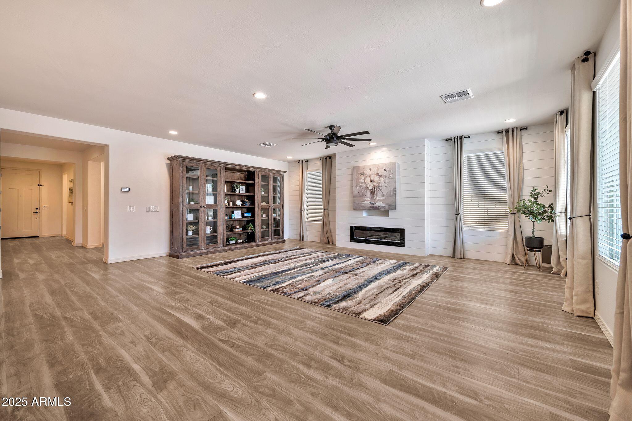 25945 W SANDS Drive