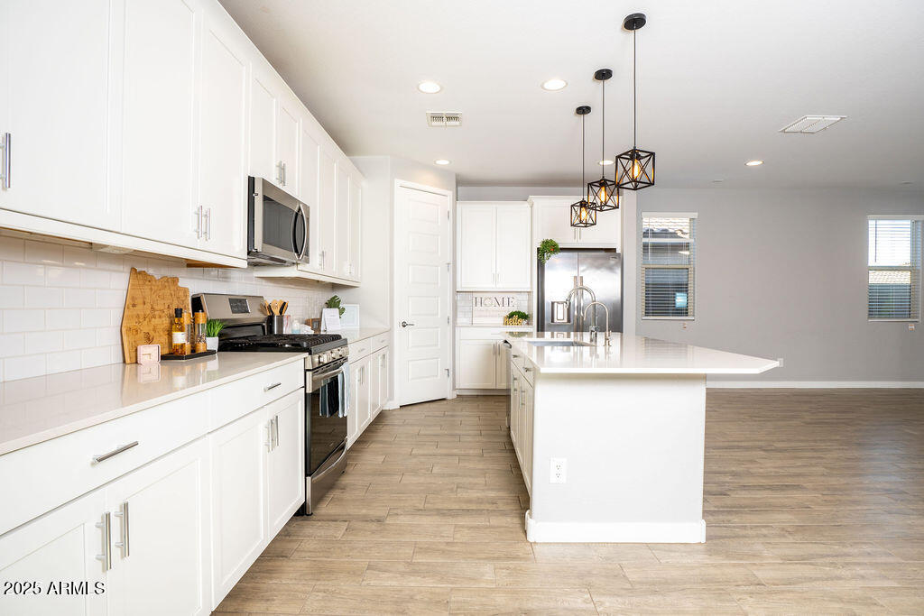 19447 W MARIPOSA Drive