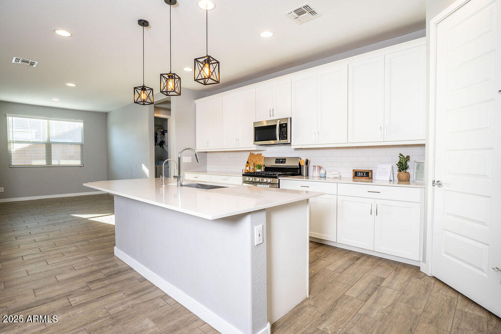 19447 W MARIPOSA Drive