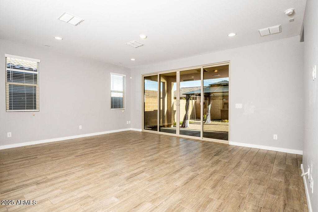 19447 W MARIPOSA Drive