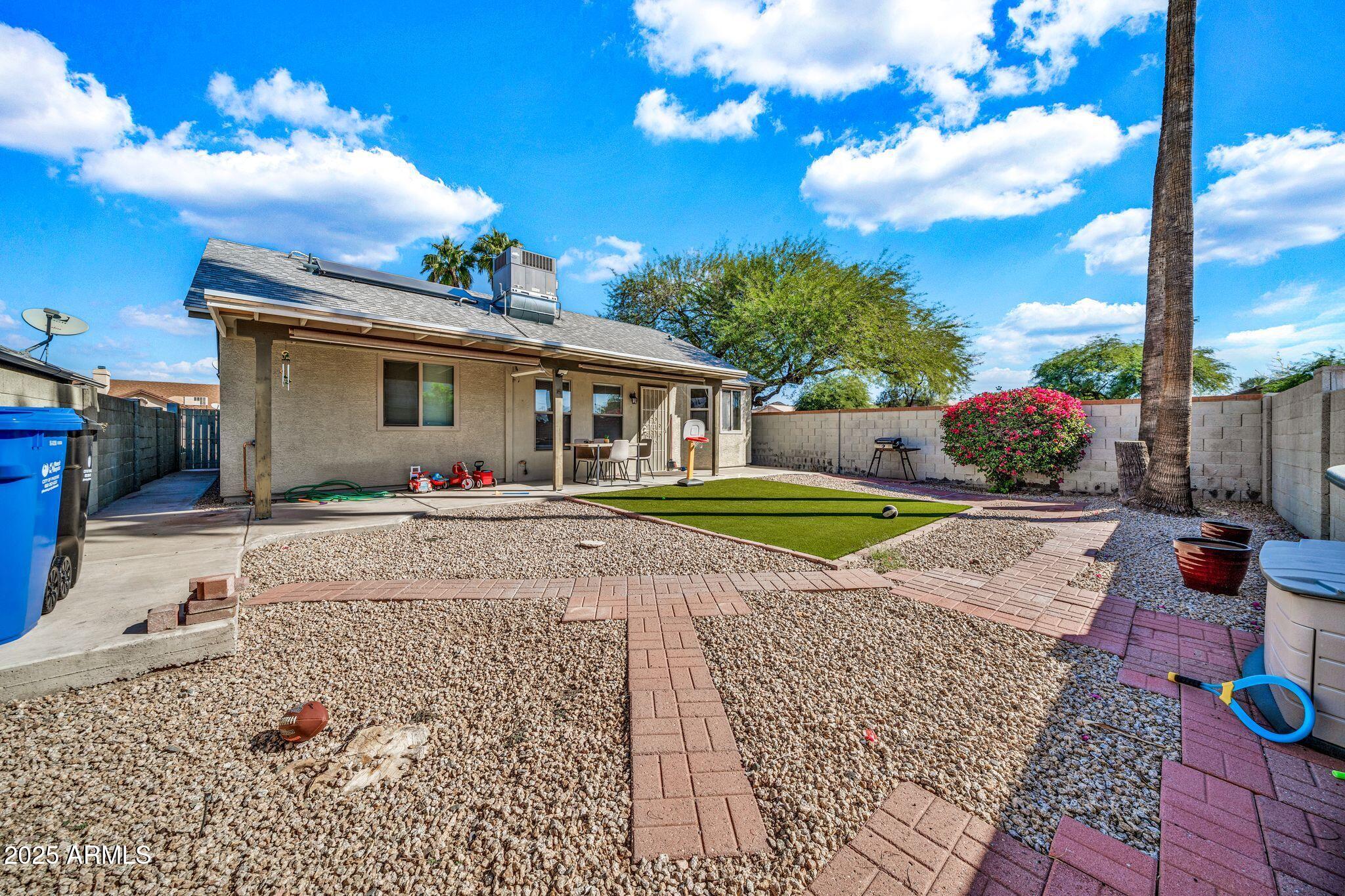 1531 E ROSEMONTE Drive