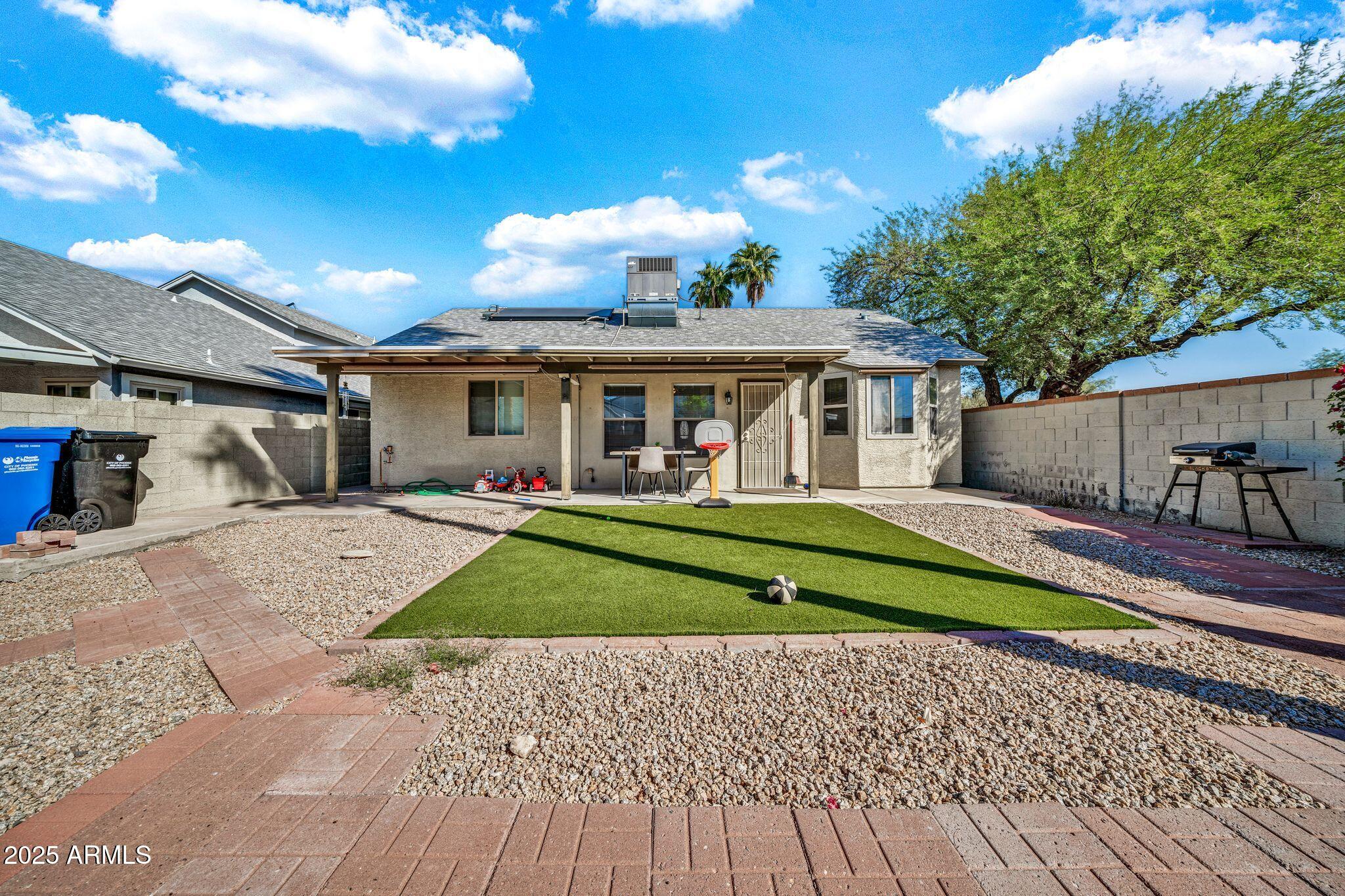 1531 E ROSEMONTE Drive