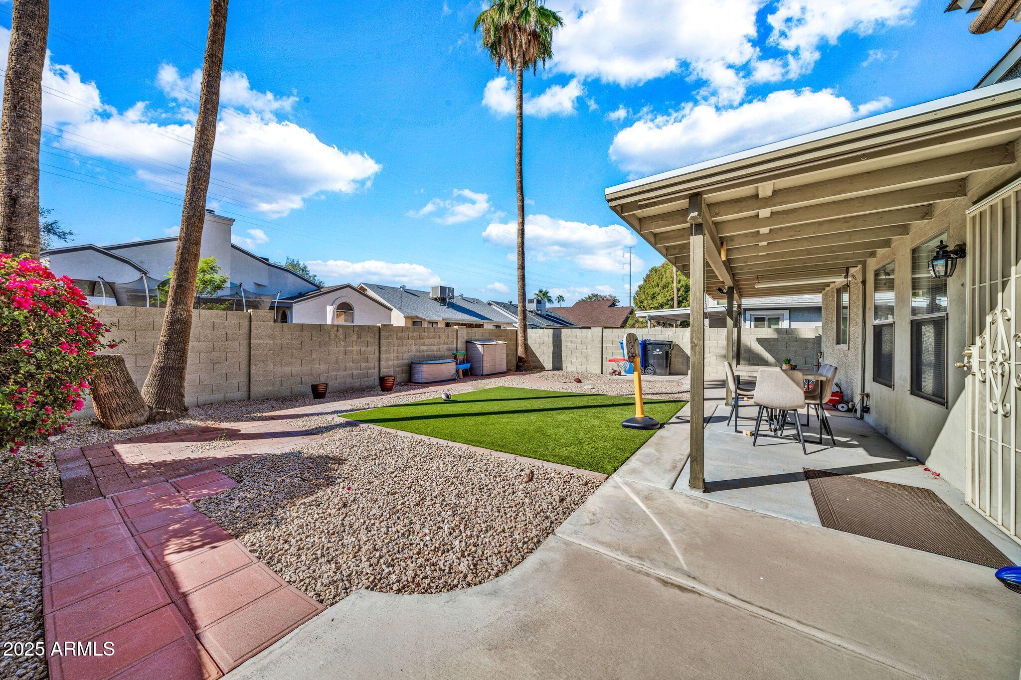1531 E ROSEMONTE Drive