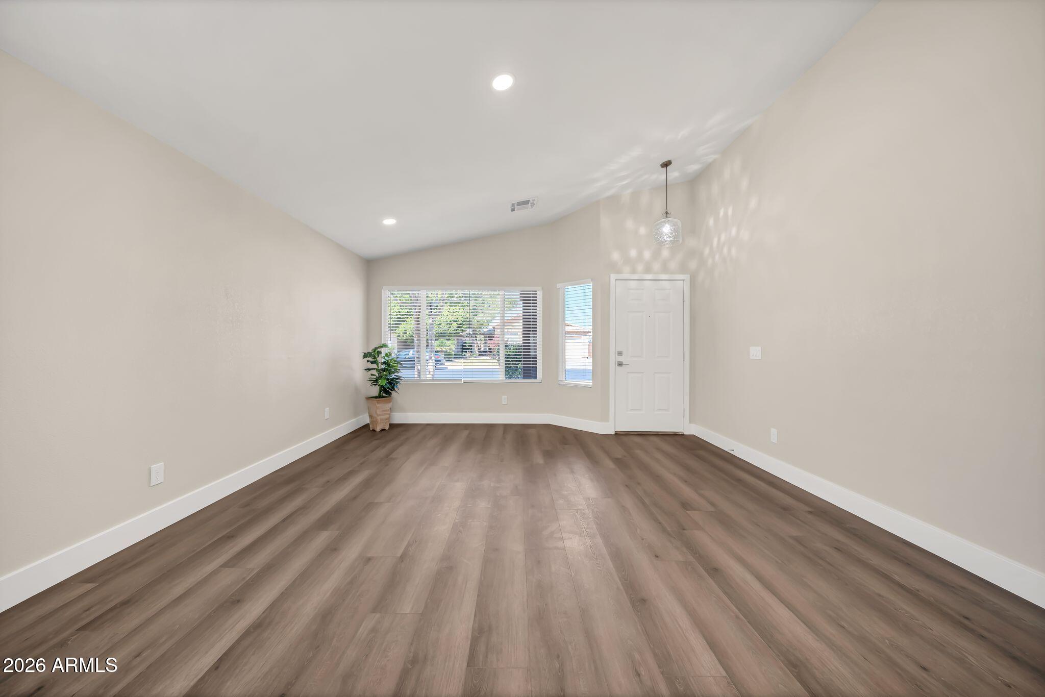 8539 W PARADISE Drive