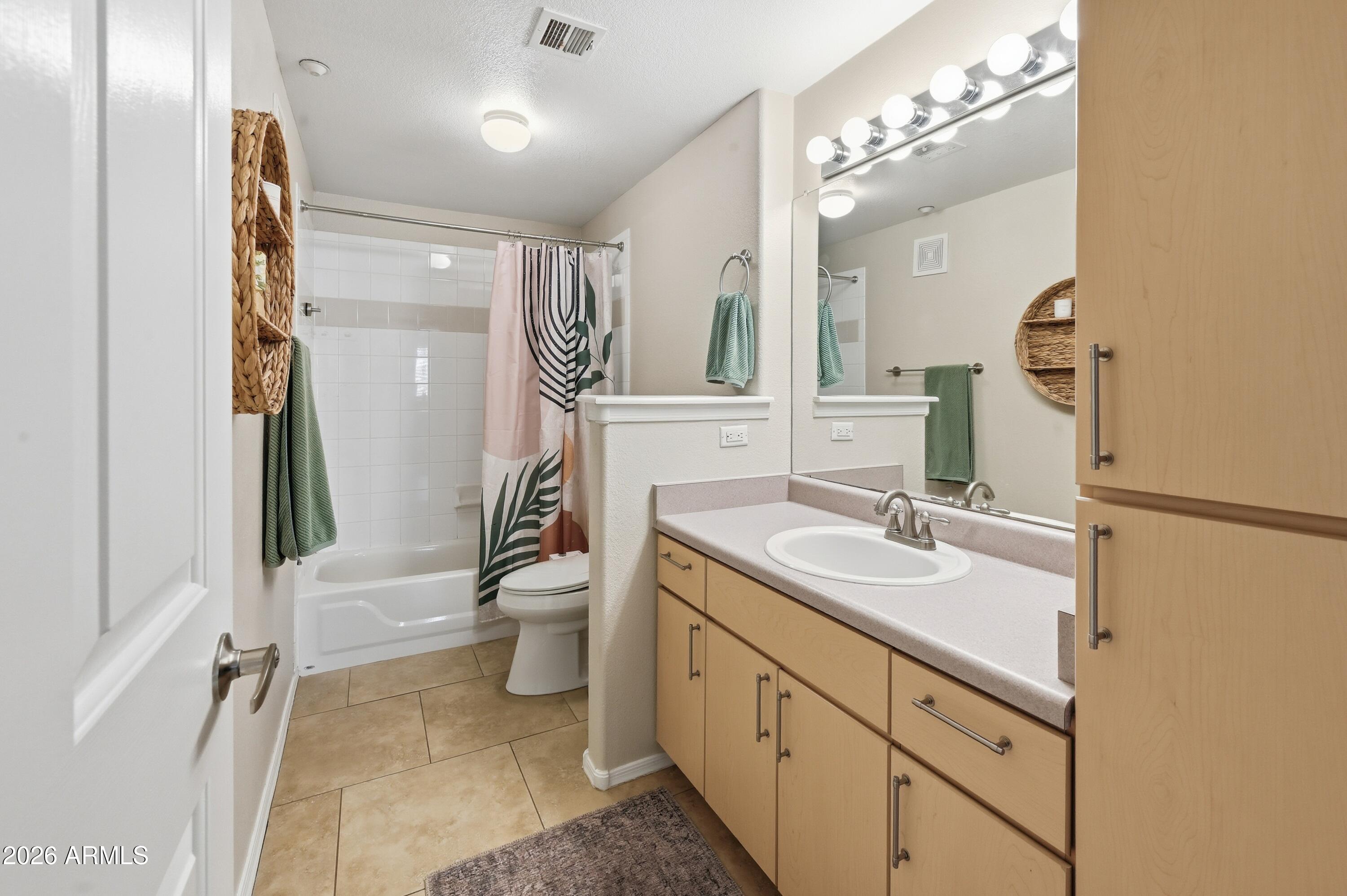 5303 N 7TH Street 220