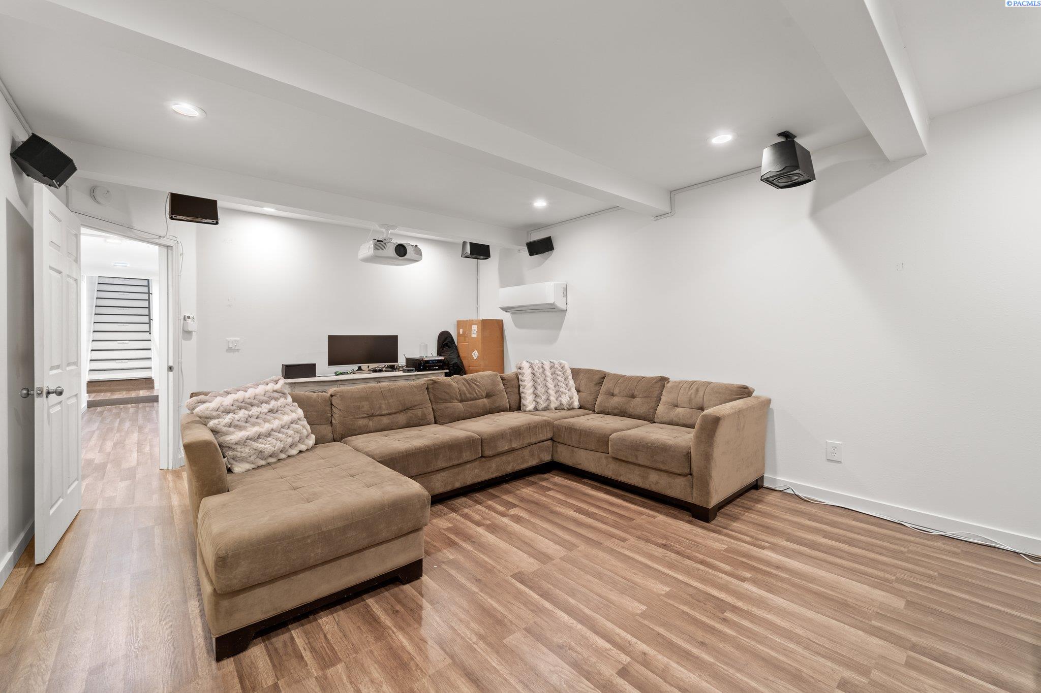 4406 Laurel Drive