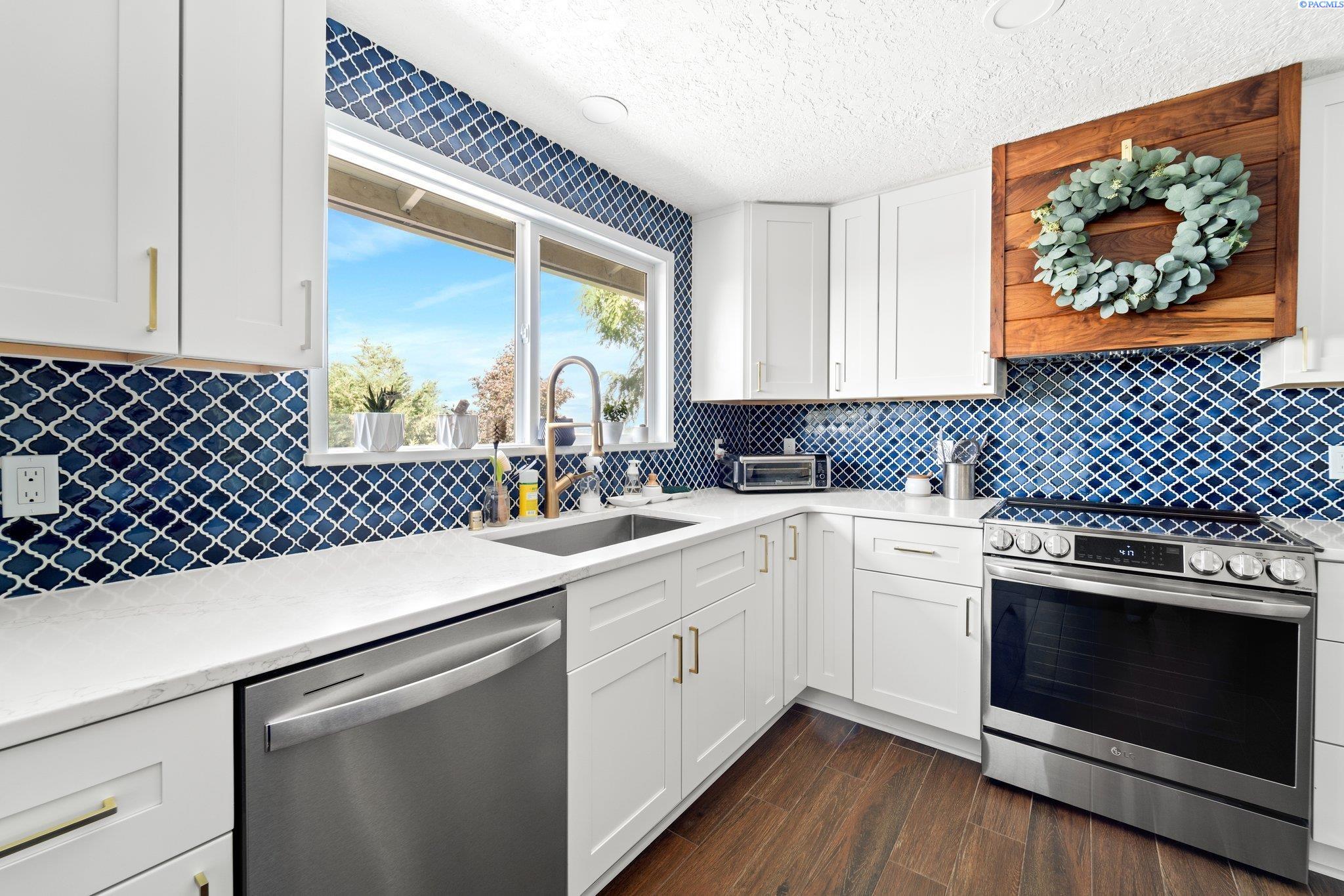 4406 Laurel Drive