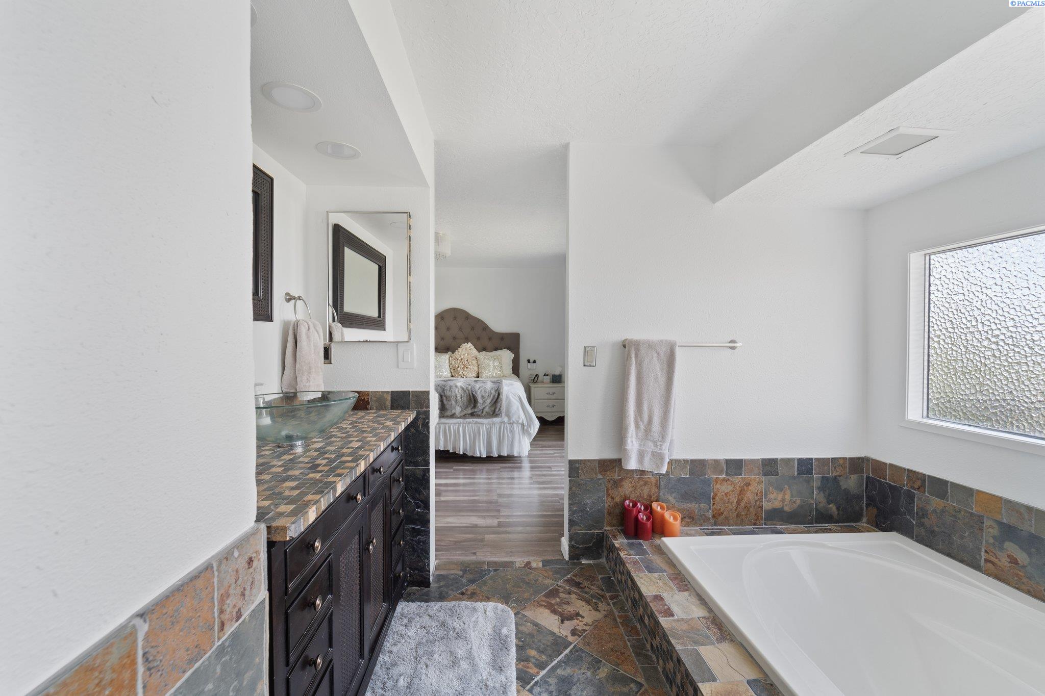 4406 Laurel Drive