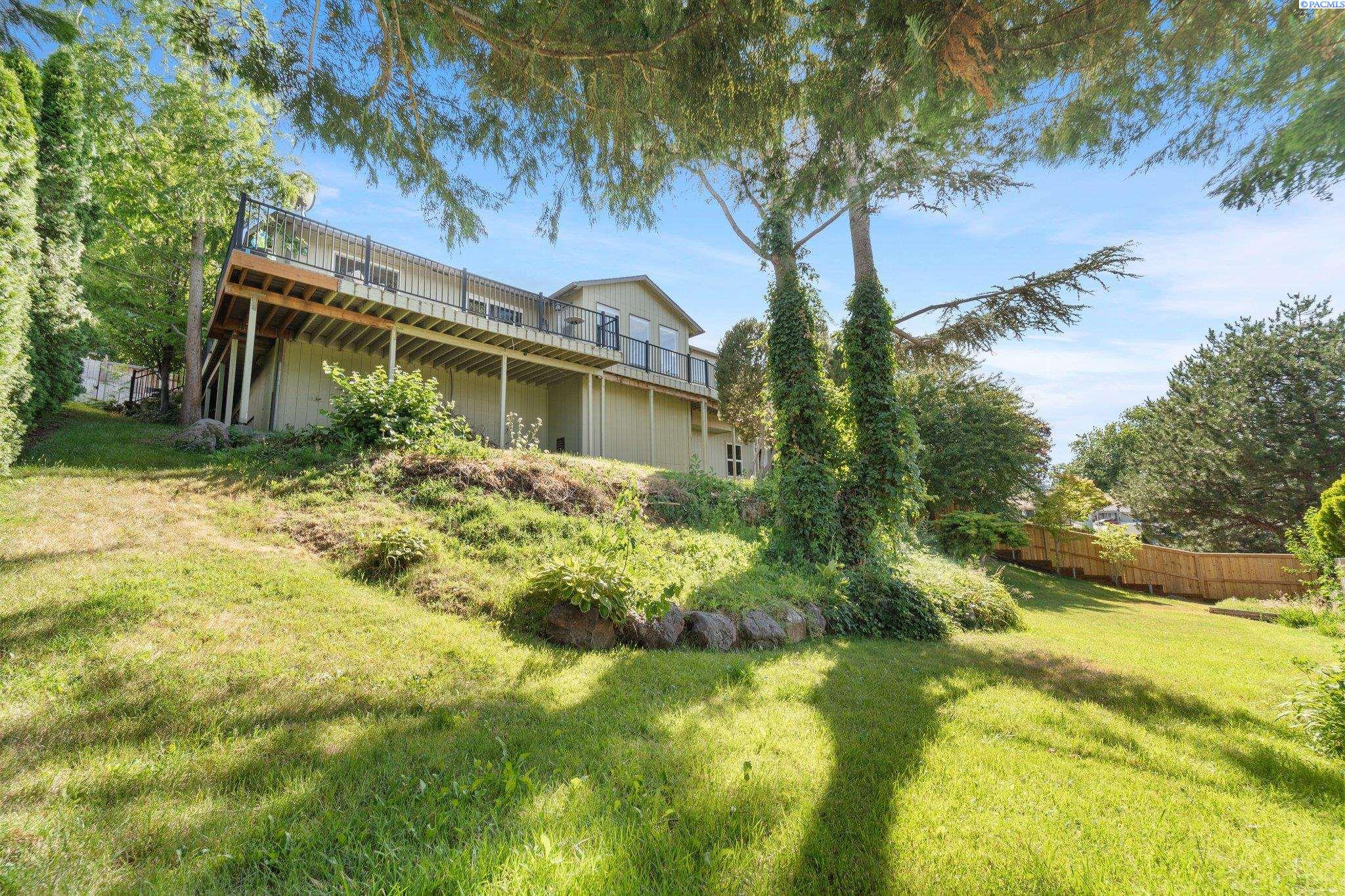 4406 Laurel Drive