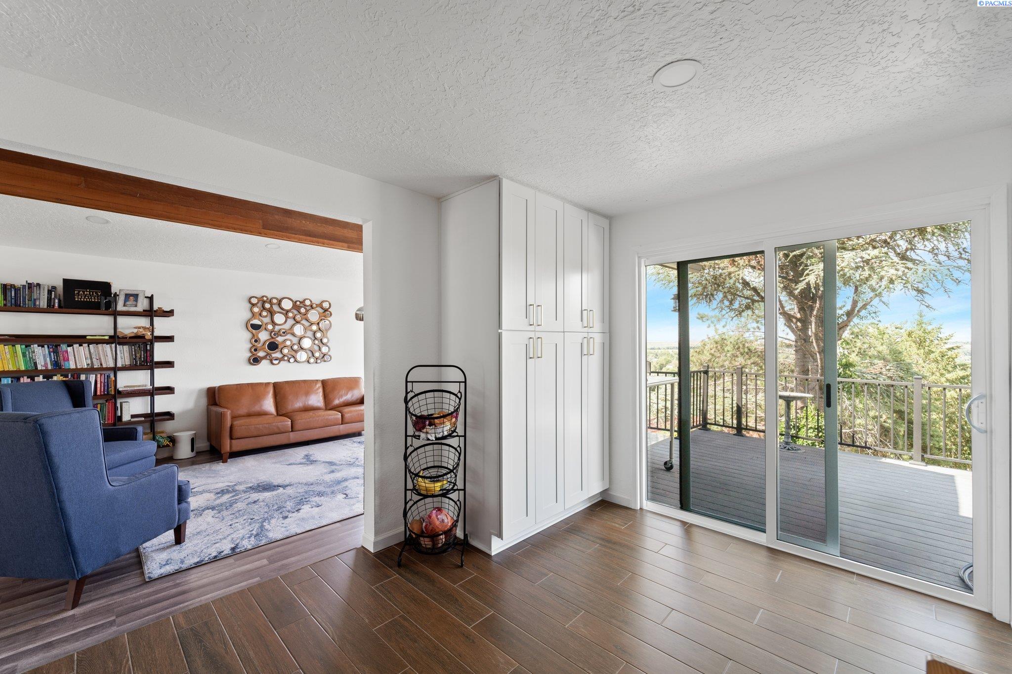 4406 Laurel Drive