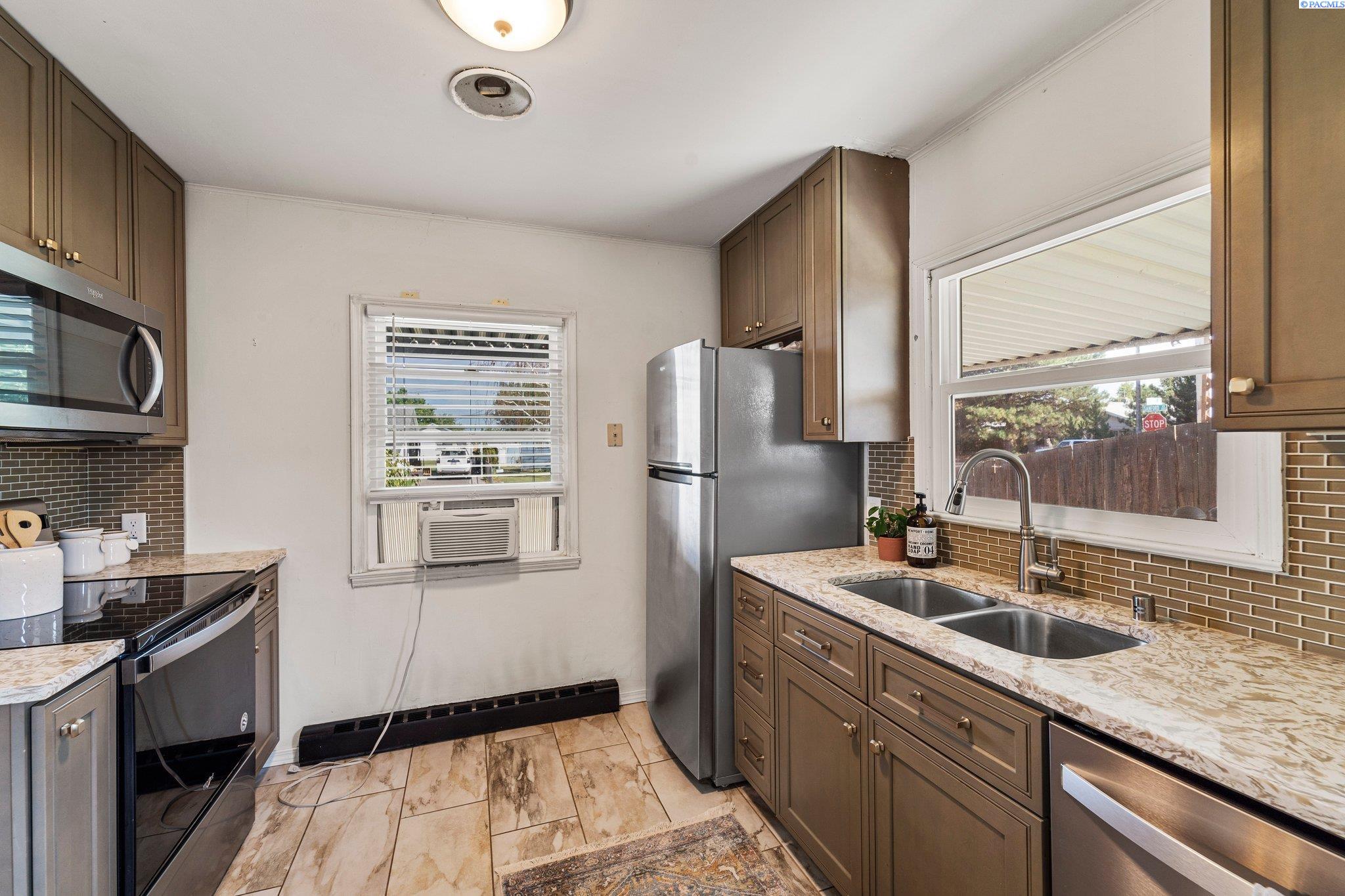 303 Rossell Avenue