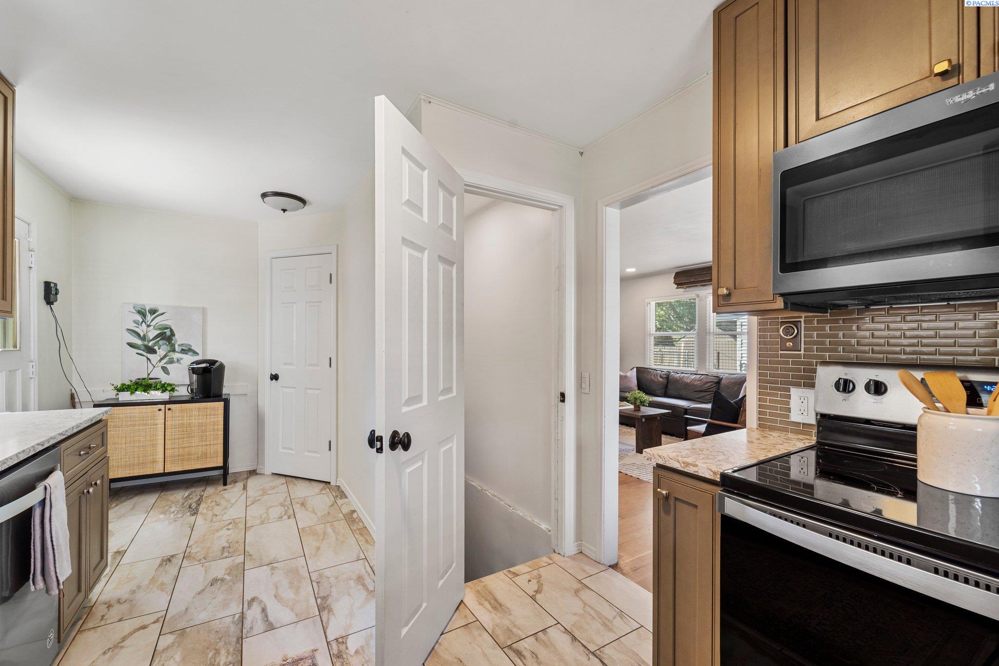 303 Rossell Avenue