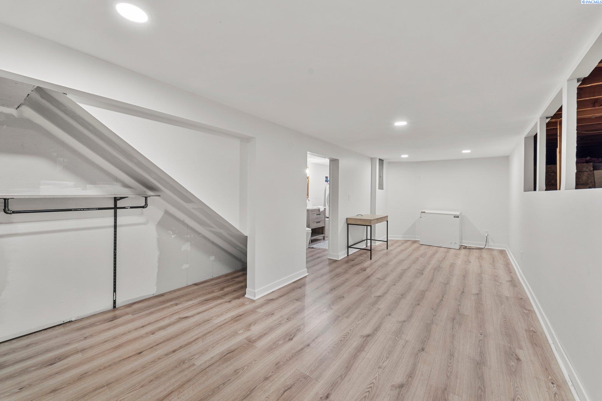 303 Rossell Avenue