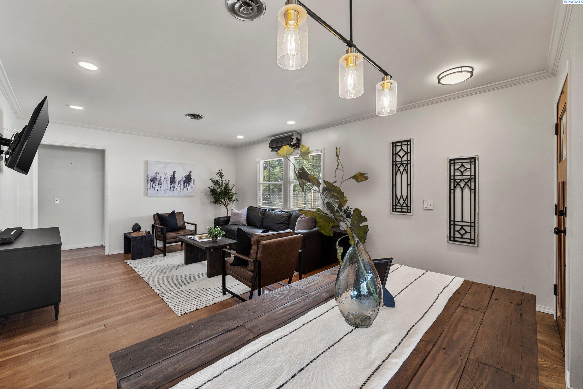 303 Rossell Avenue