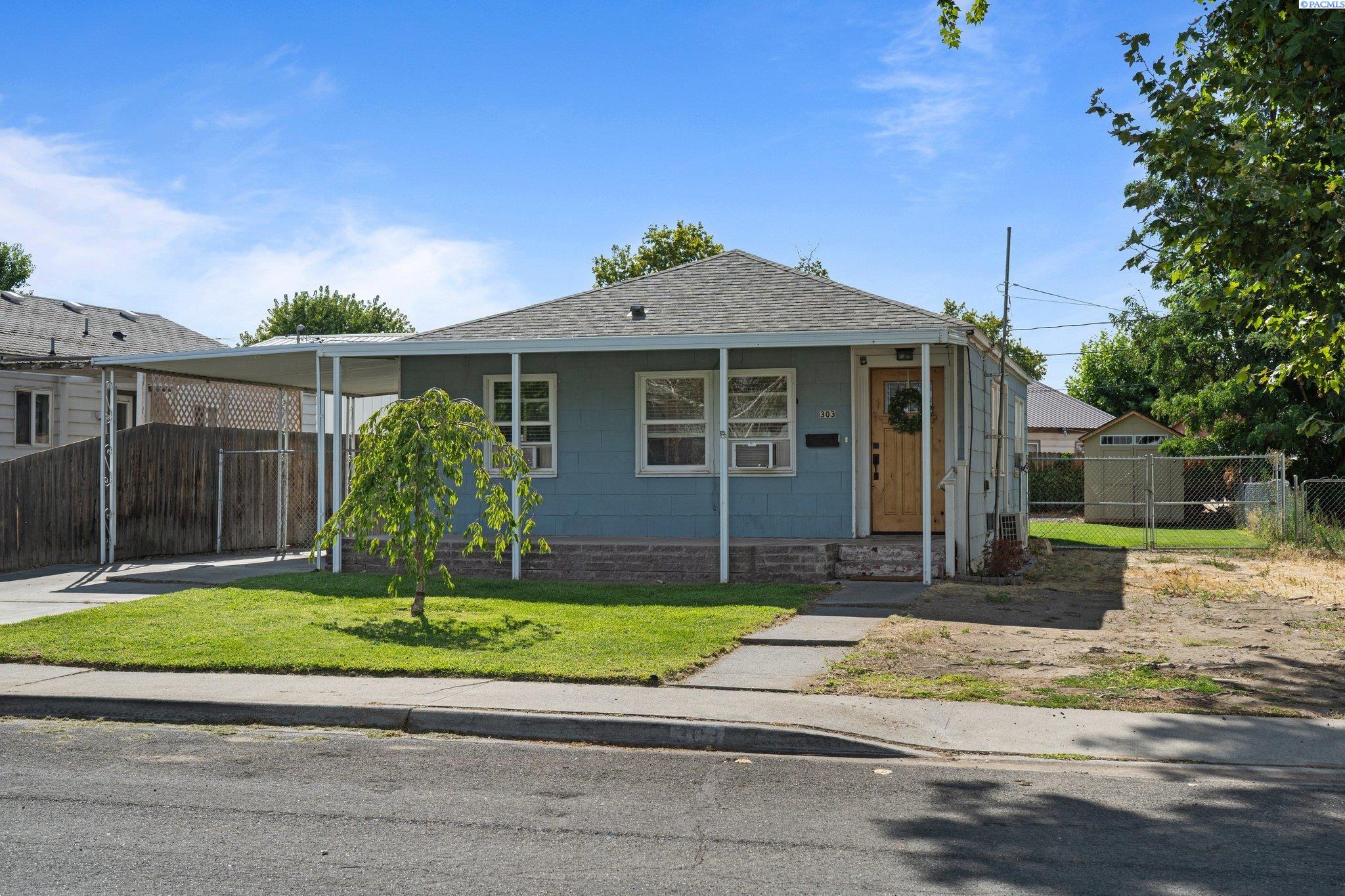 303 Rossell Avenue