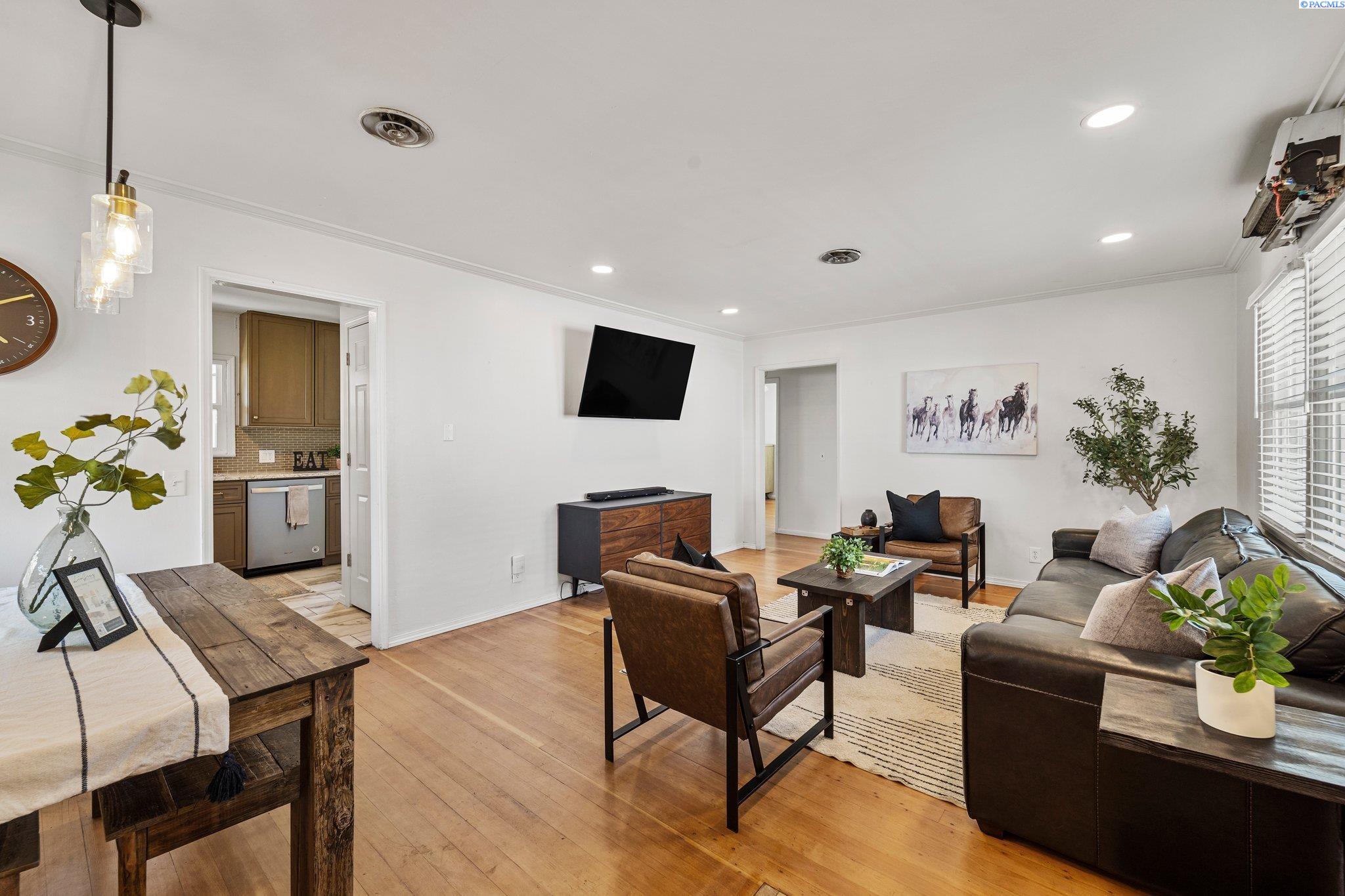 303 Rossell Avenue