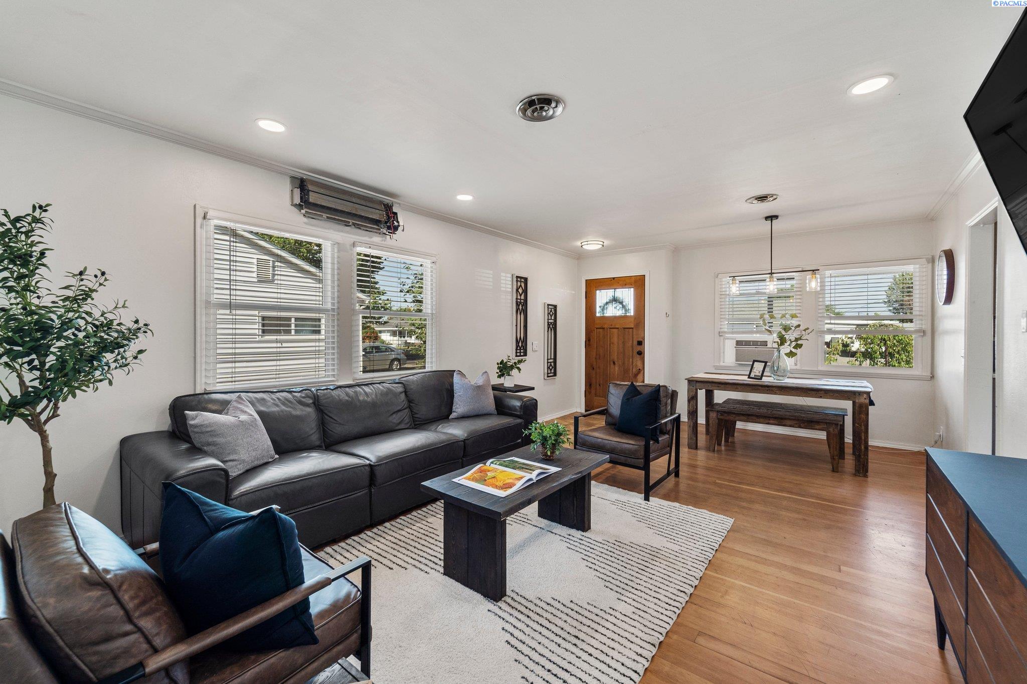 303 Rossell Avenue