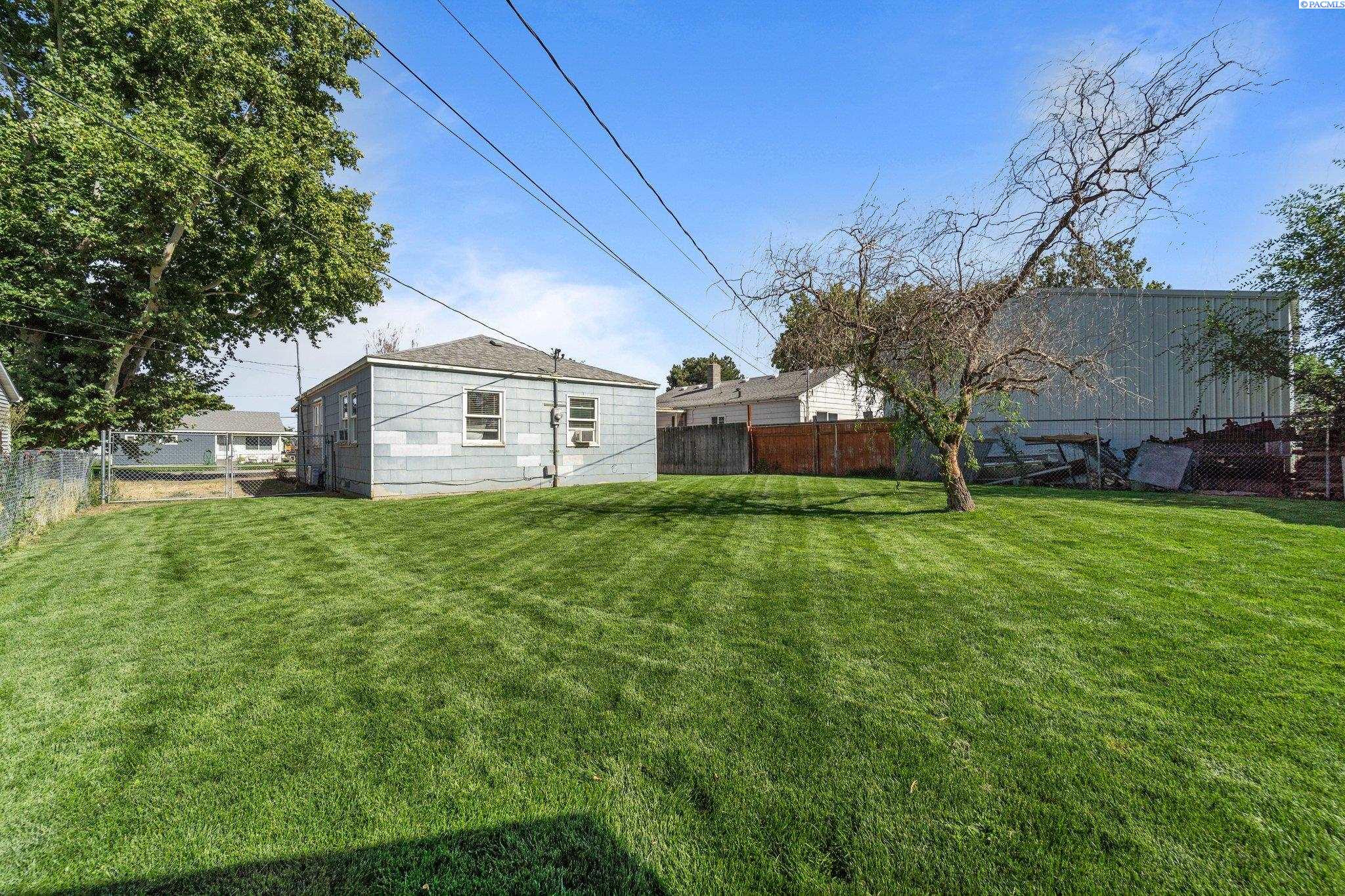 303 Rossell Avenue