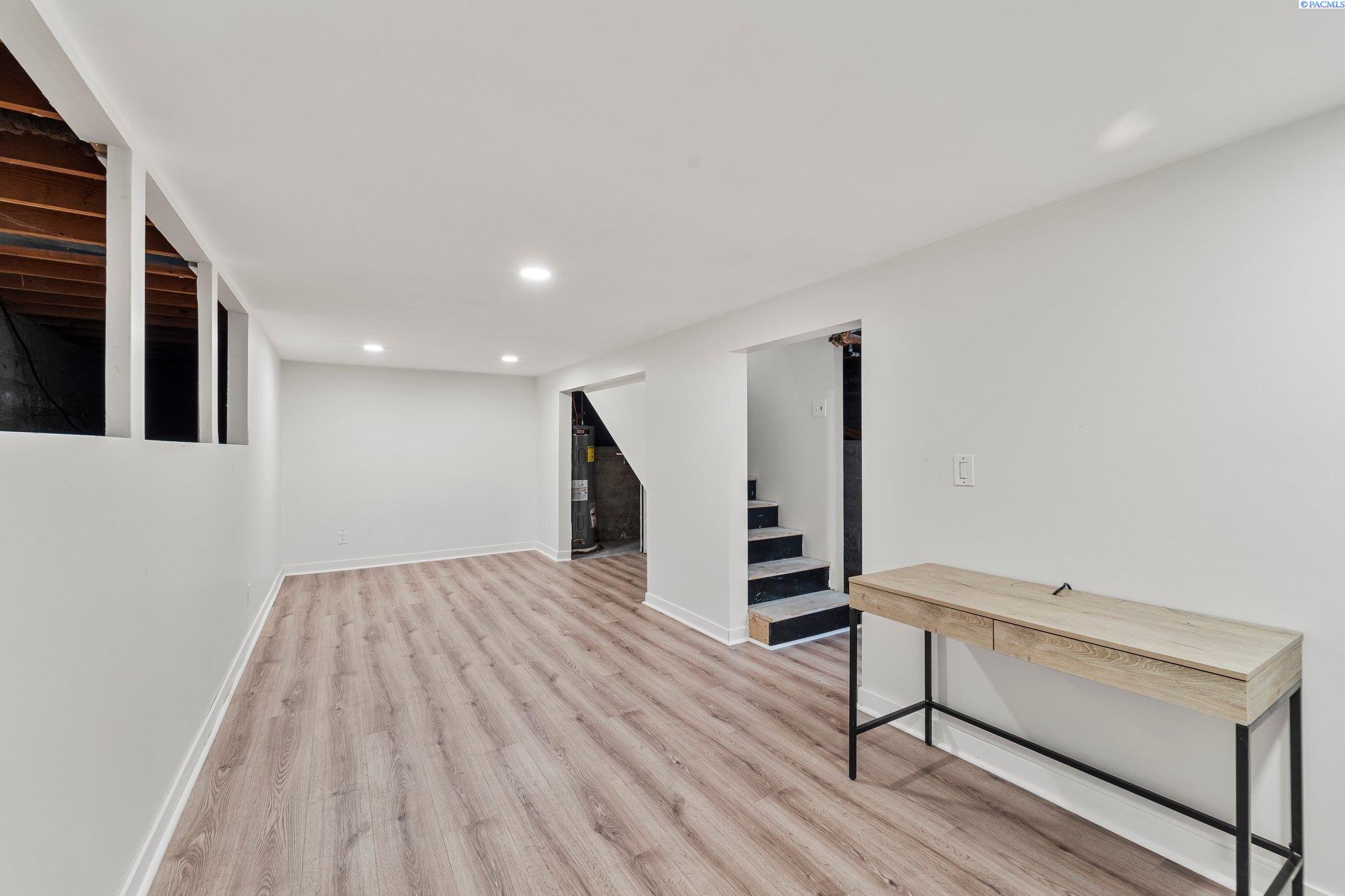 303 Rossell Avenue
