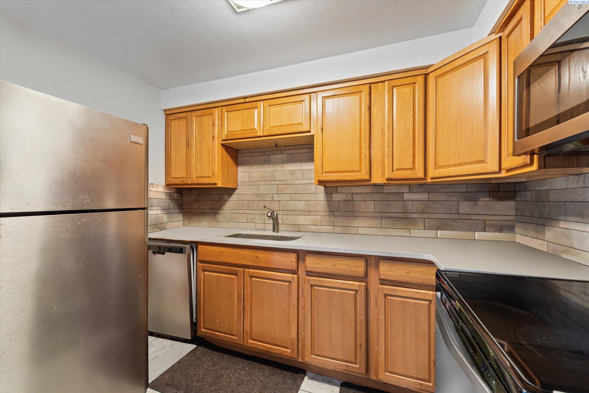 2313 W Sylvester St Unit: C8