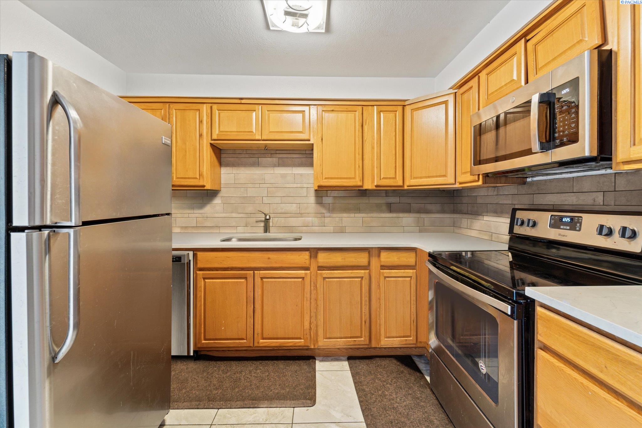 2313 W Sylvester St Unit: C8