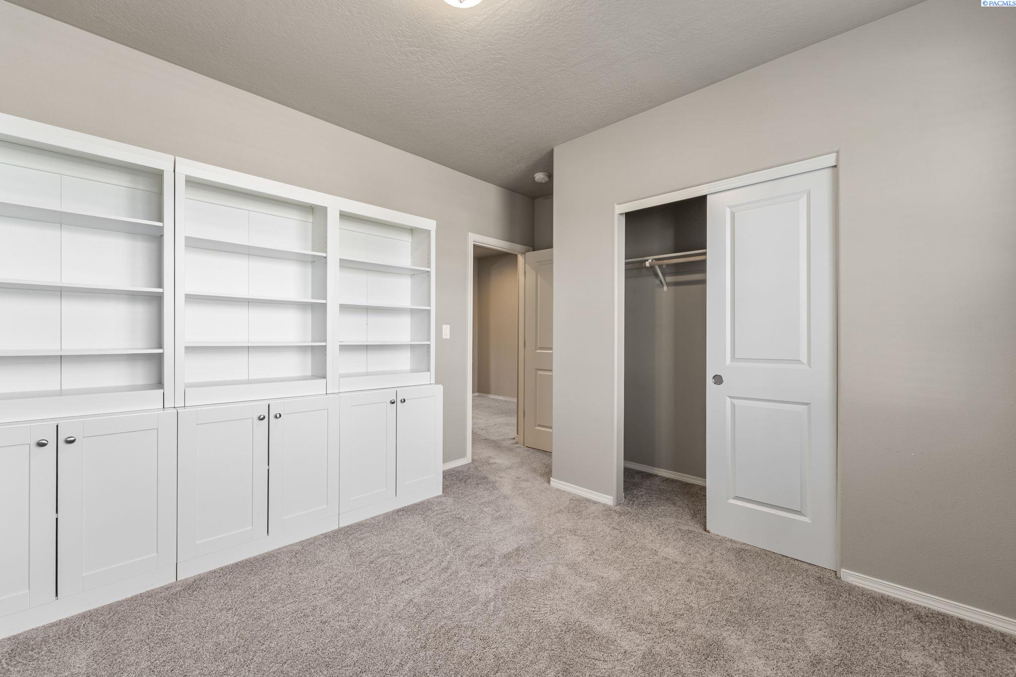 2975 Bellerive Drive