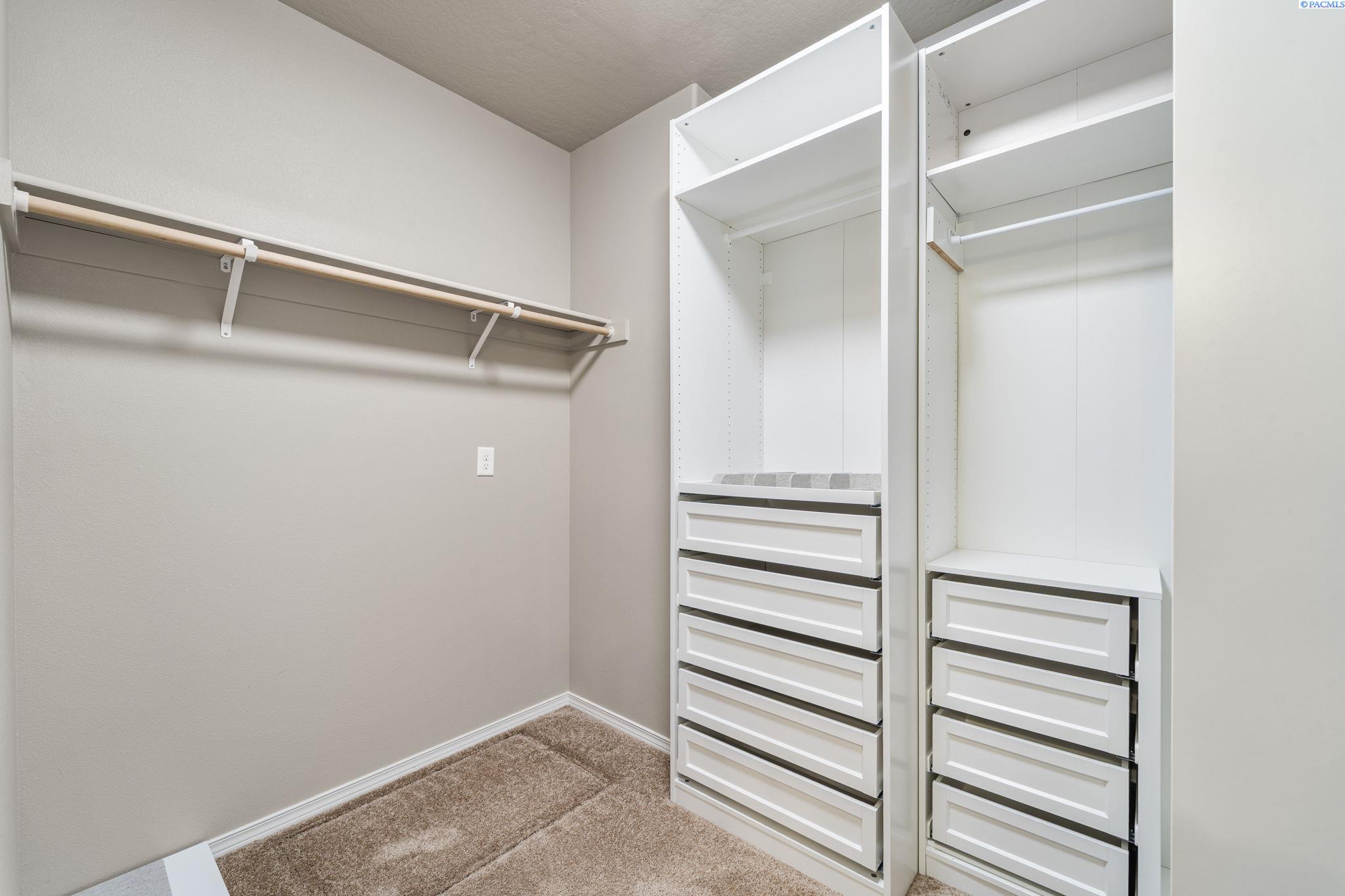 2975 Bellerive Drive