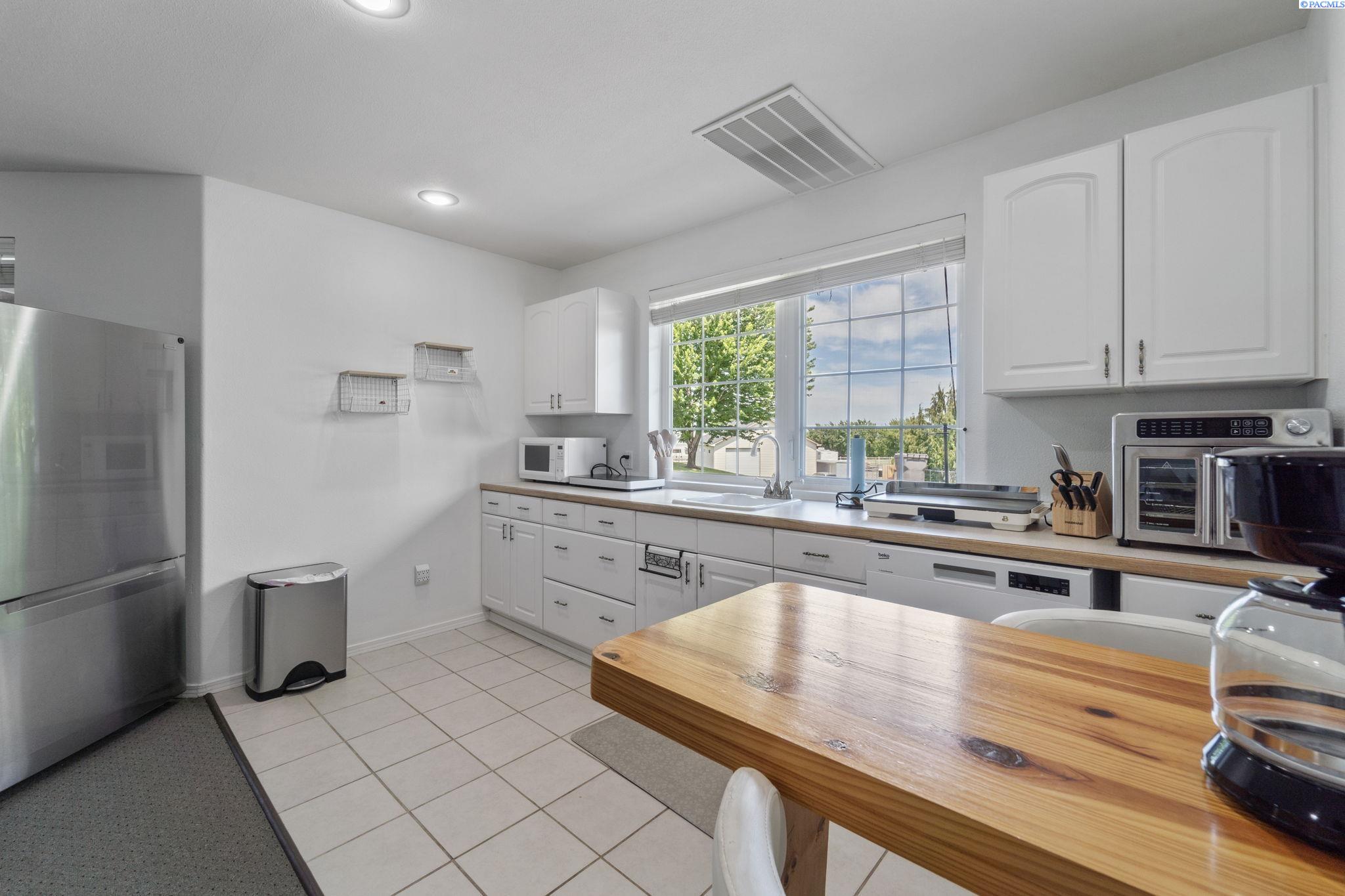 4949 Rau Lane