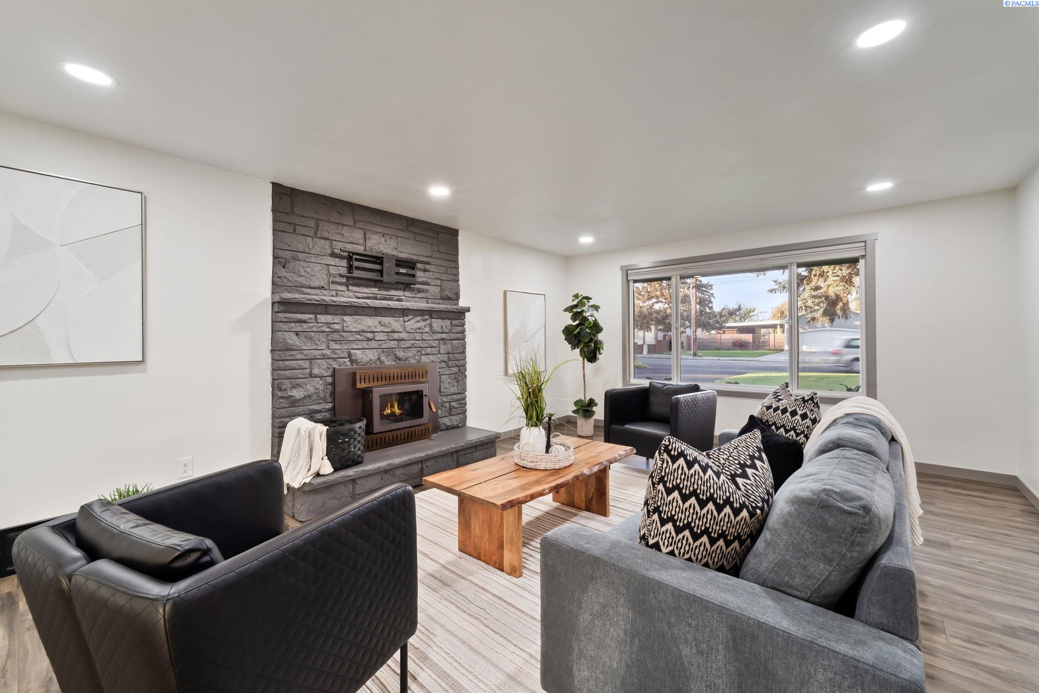 4603 W Metaline Avenue