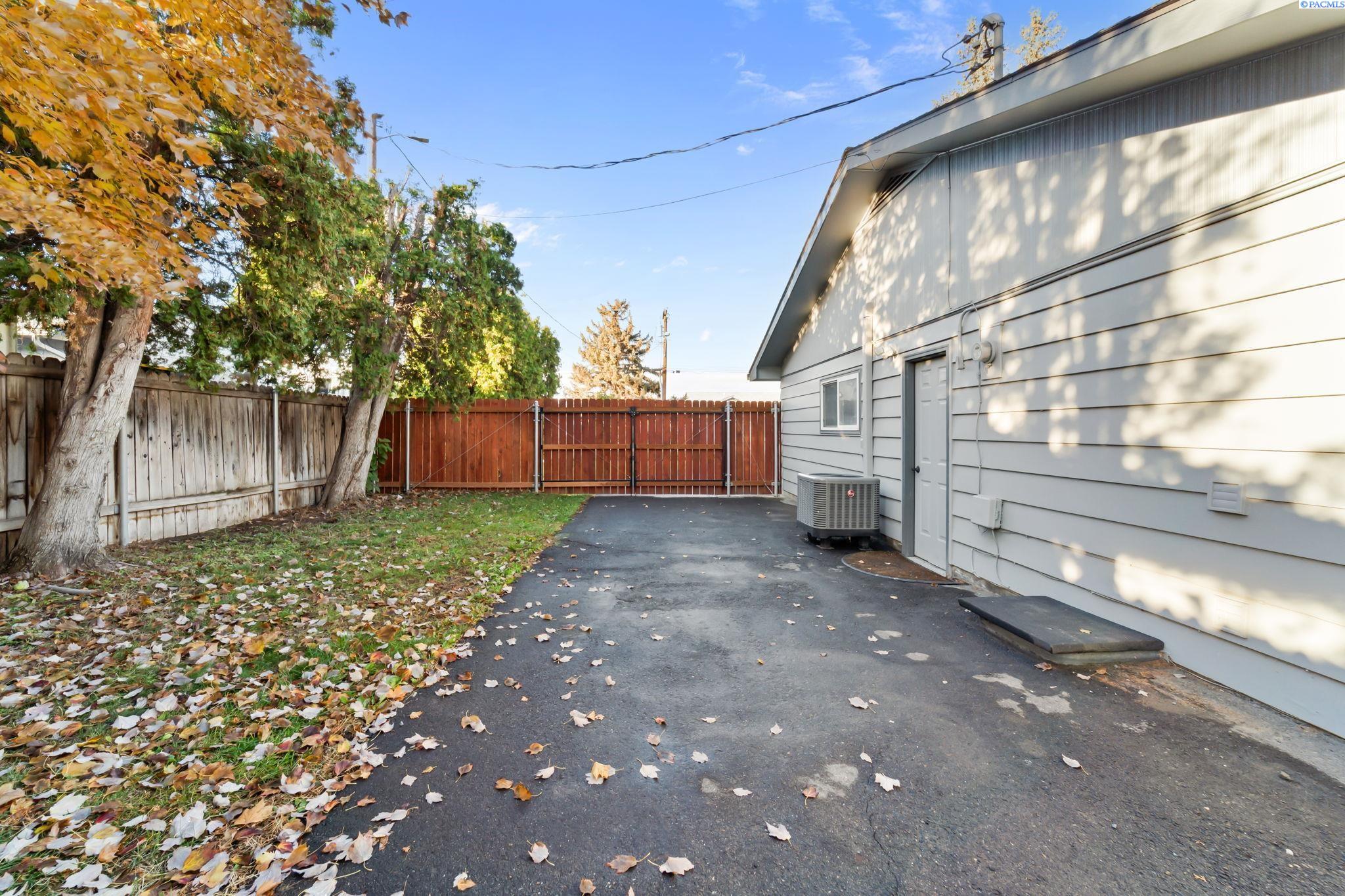 4603 W Metaline Avenue