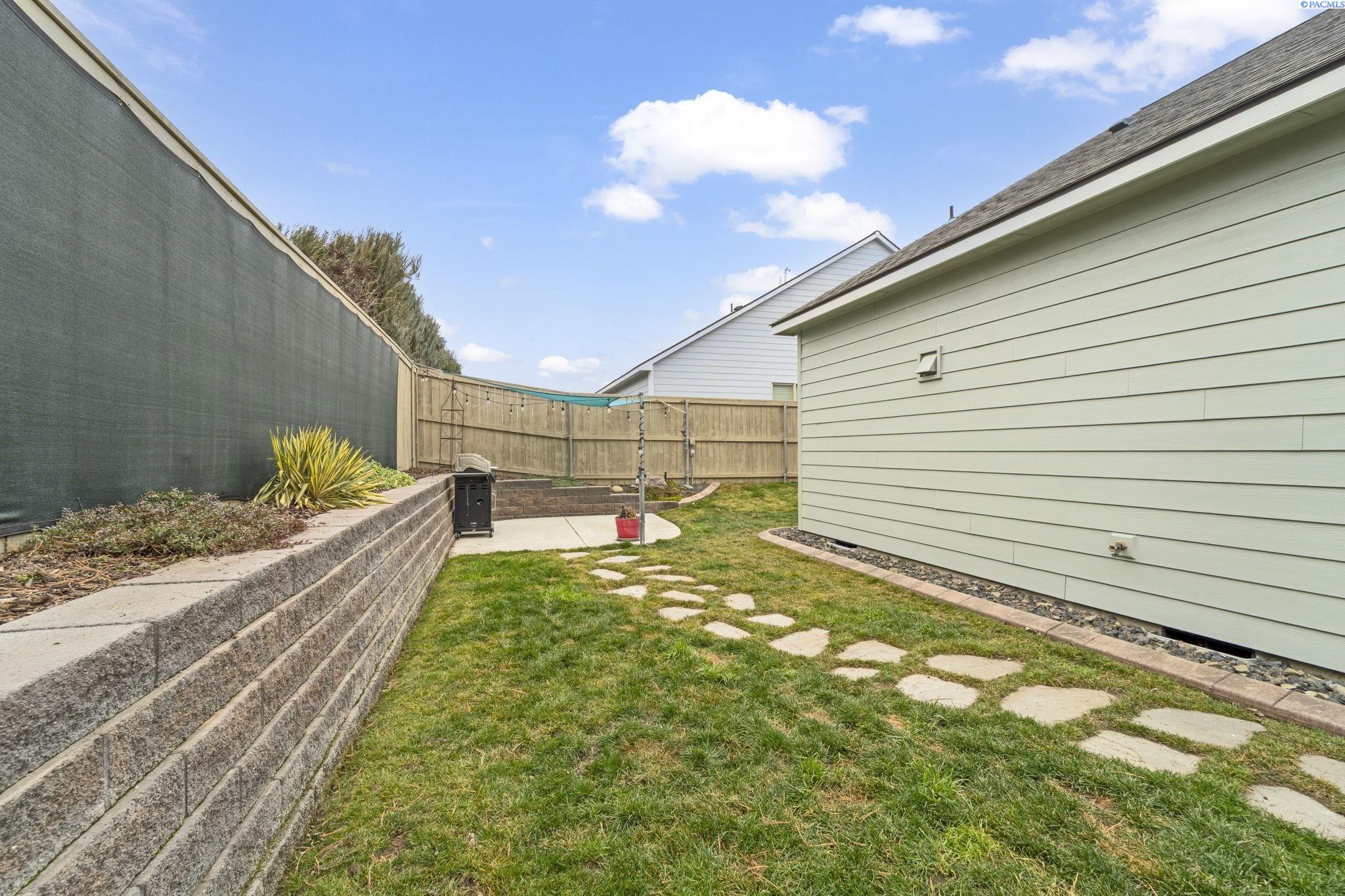 6102 Westmoreland Ln