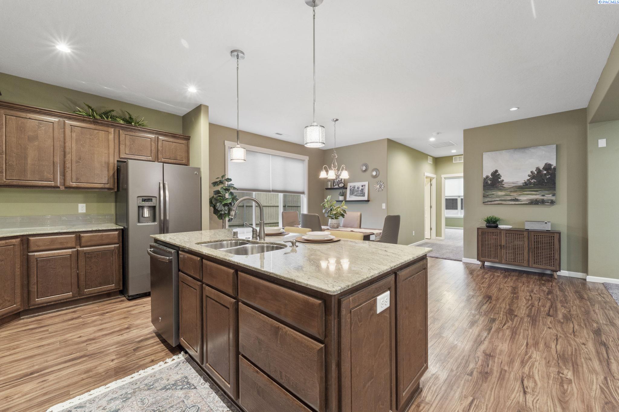 6102 Westmoreland Ln