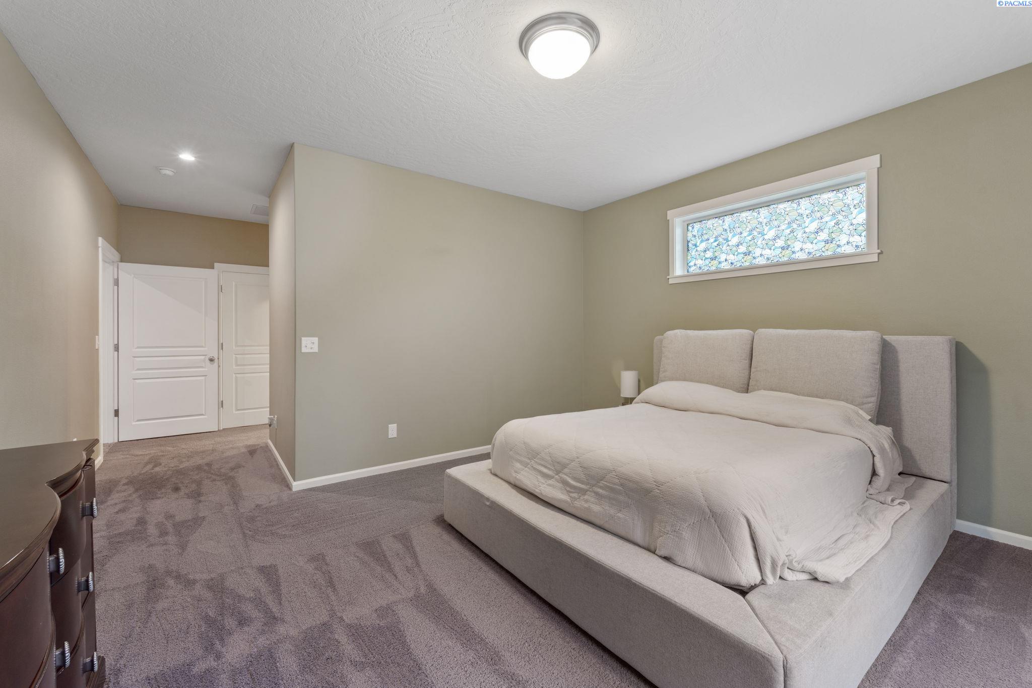 6102 Westmoreland Ln