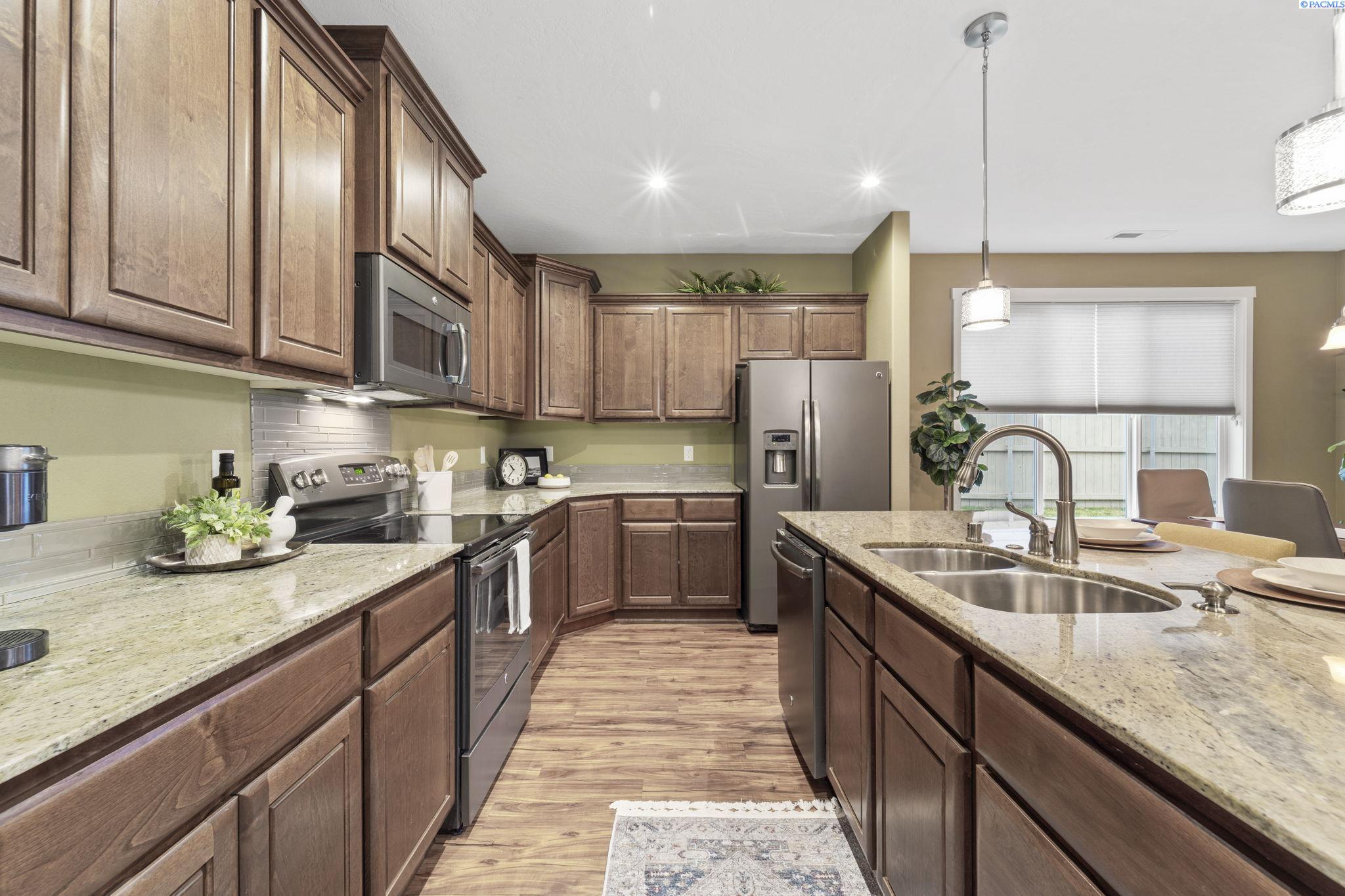 6102 Westmoreland Ln