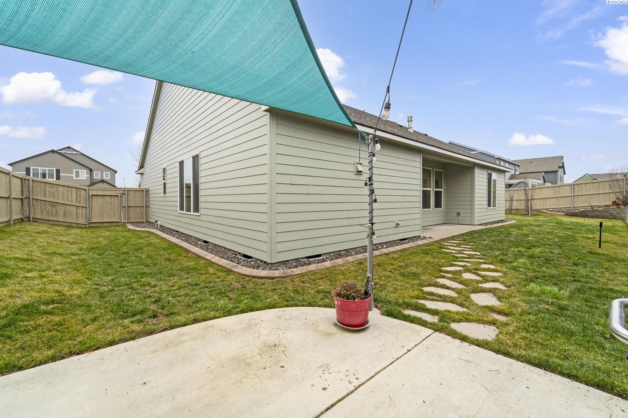 6102 Westmoreland Ln