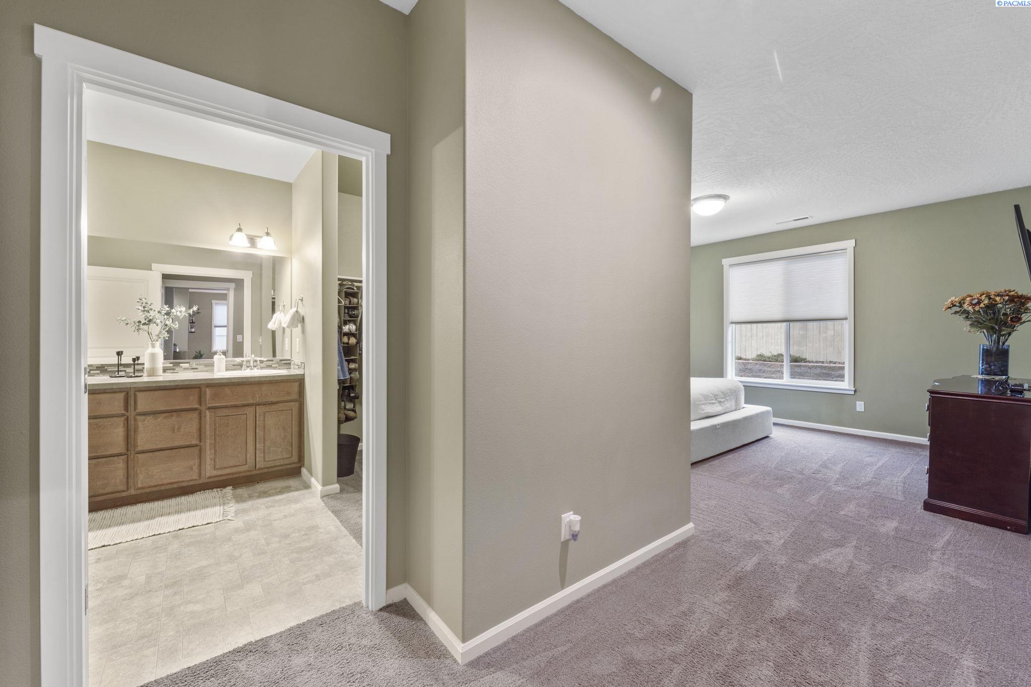 6102 Westmoreland Ln