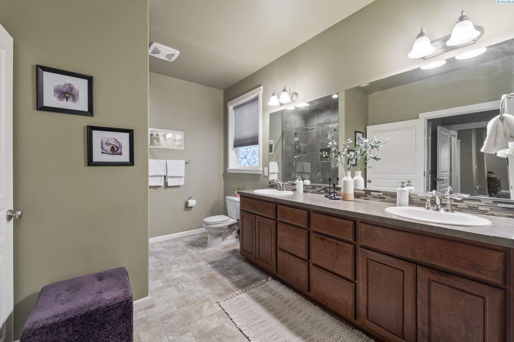 6102 Westmoreland Ln