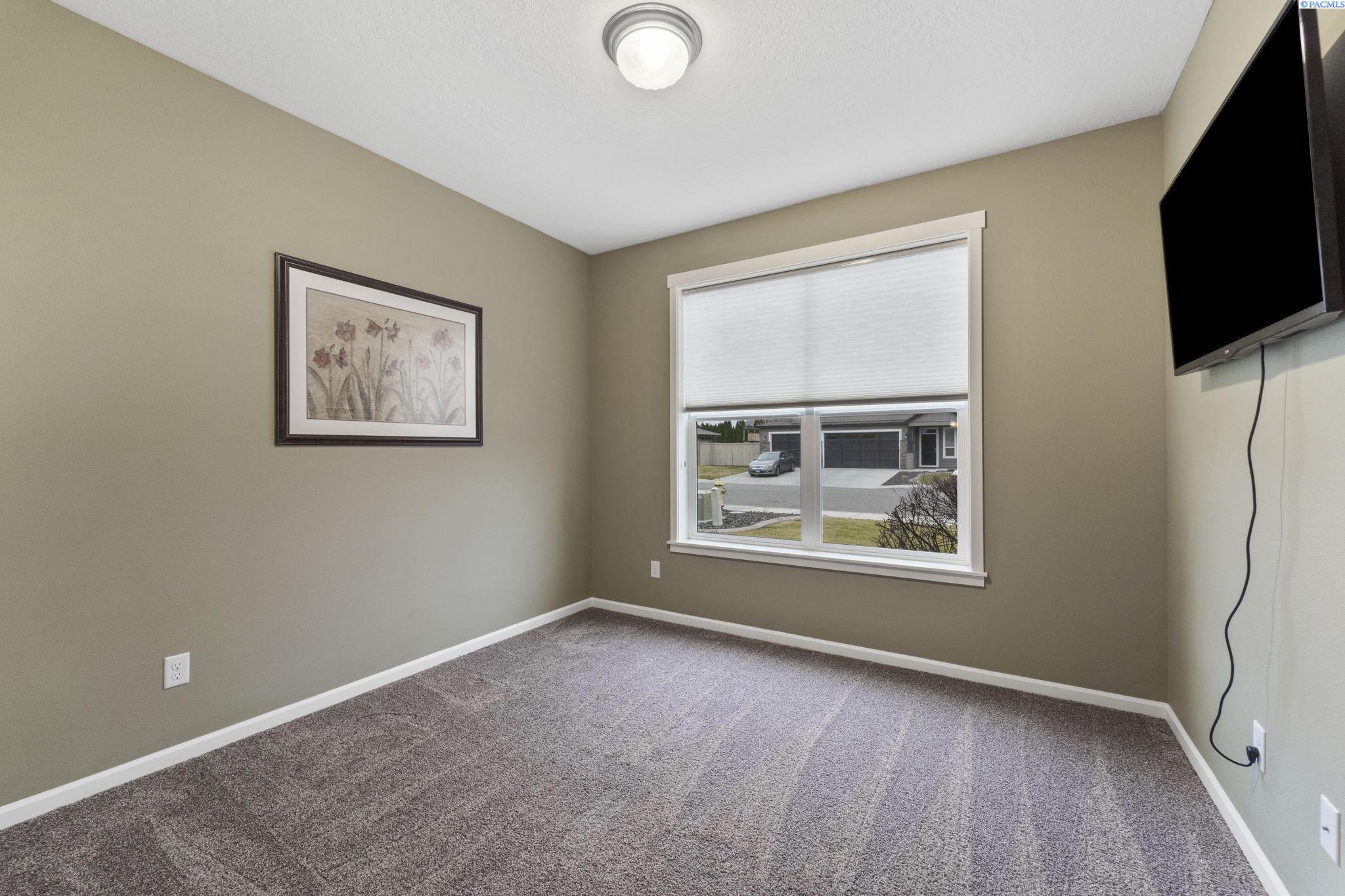 6102 Westmoreland Ln