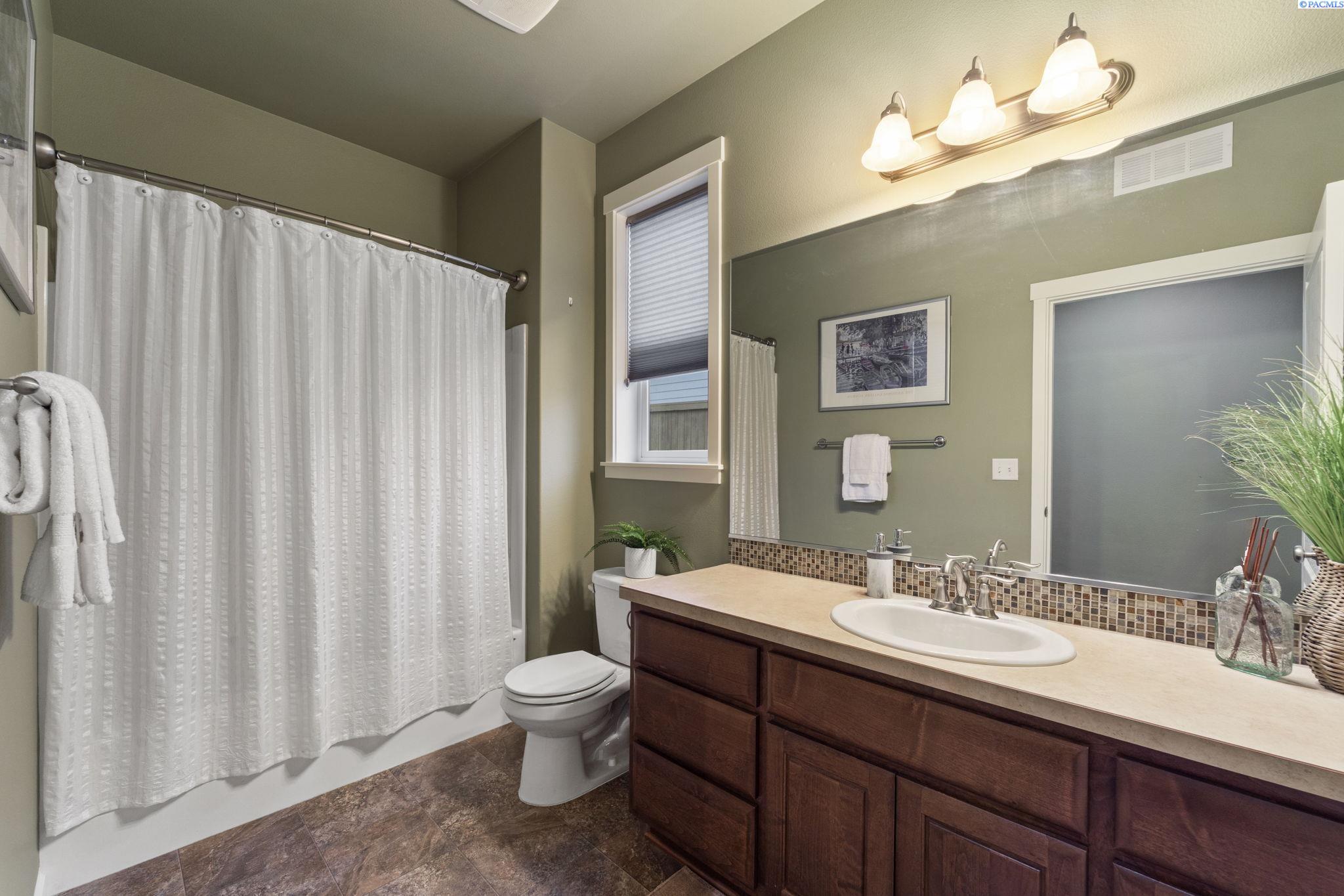 6102 Westmoreland Ln