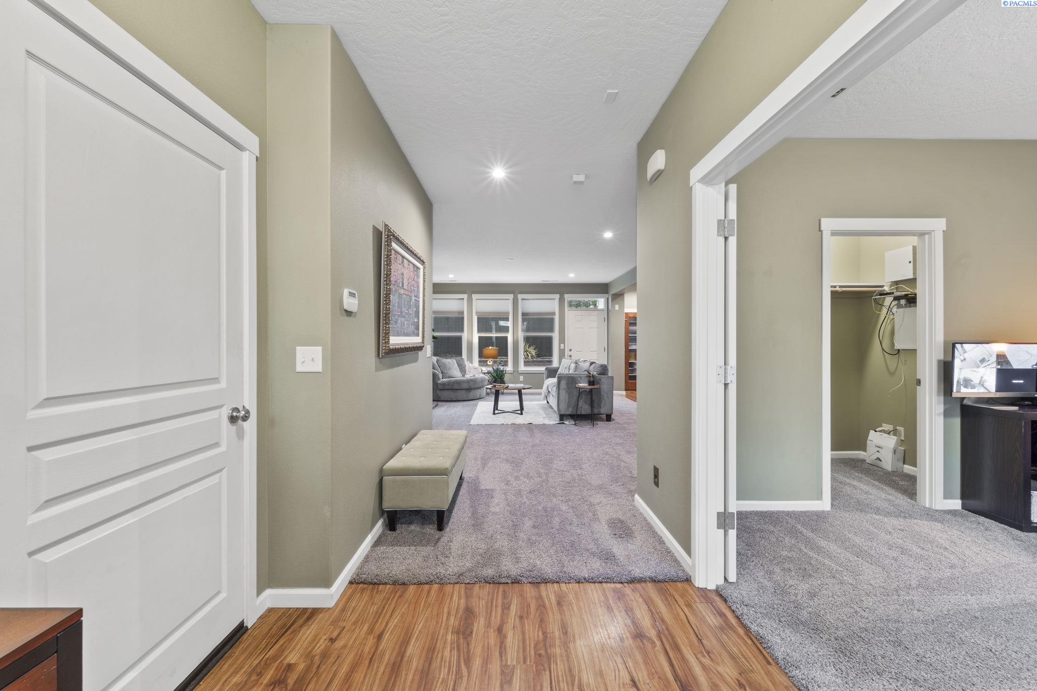 6102 Westmoreland Ln