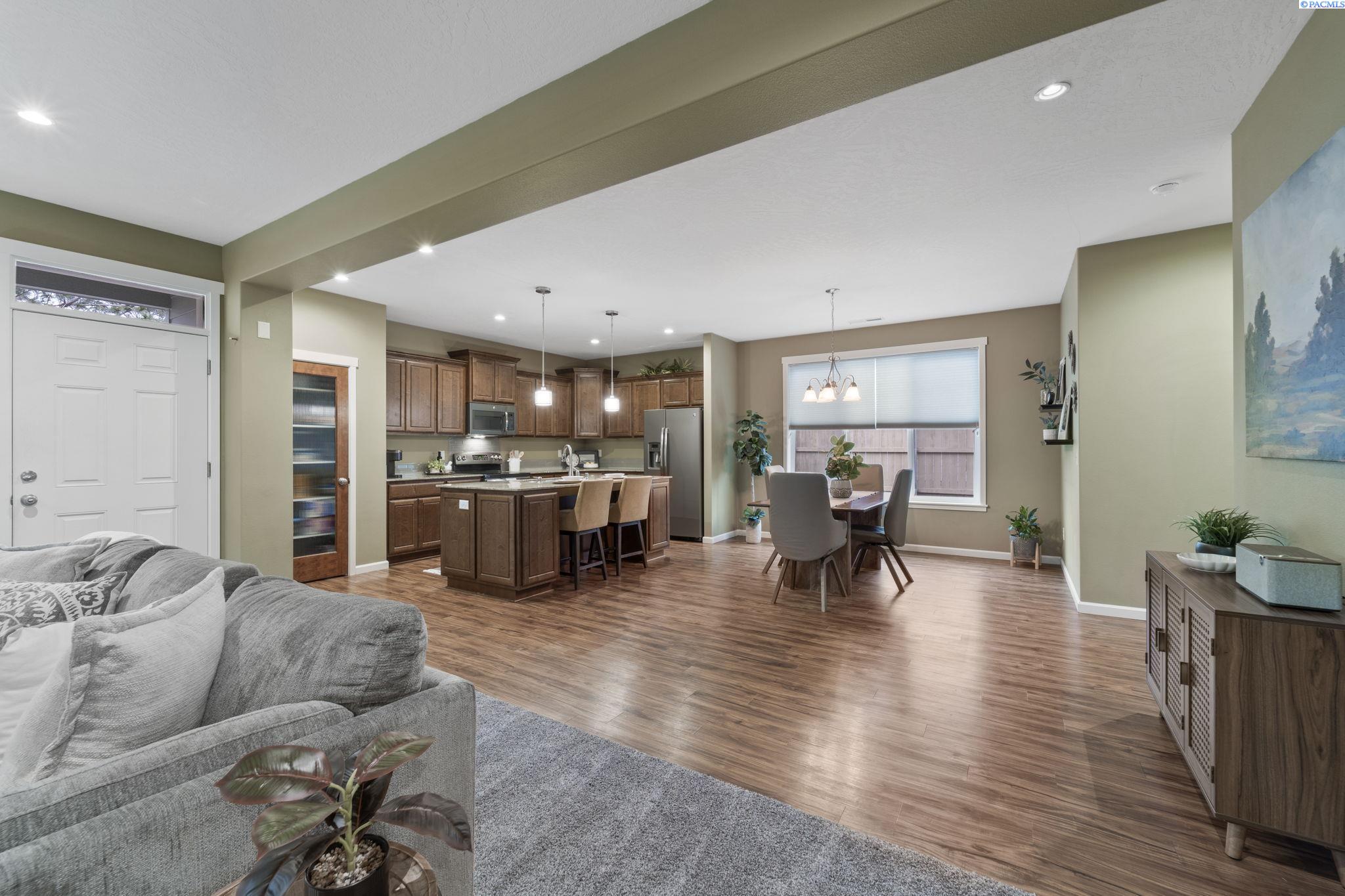 6102 Westmoreland Ln