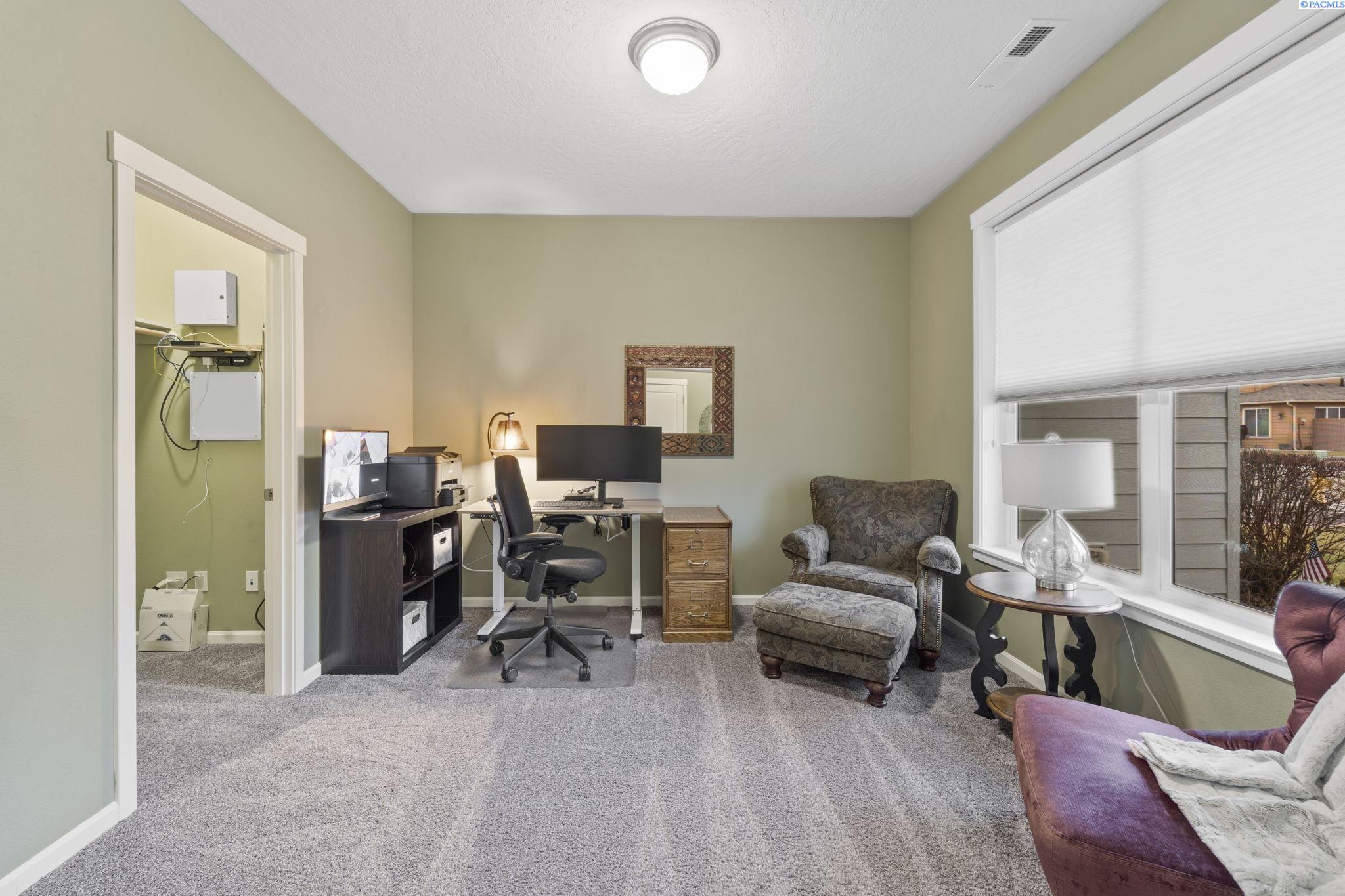 6102 Westmoreland Ln