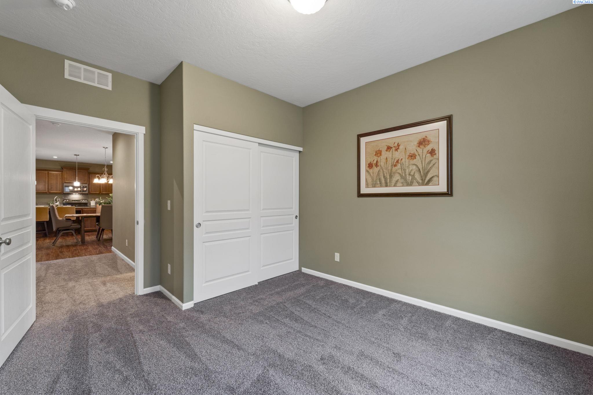 6102 Westmoreland Ln