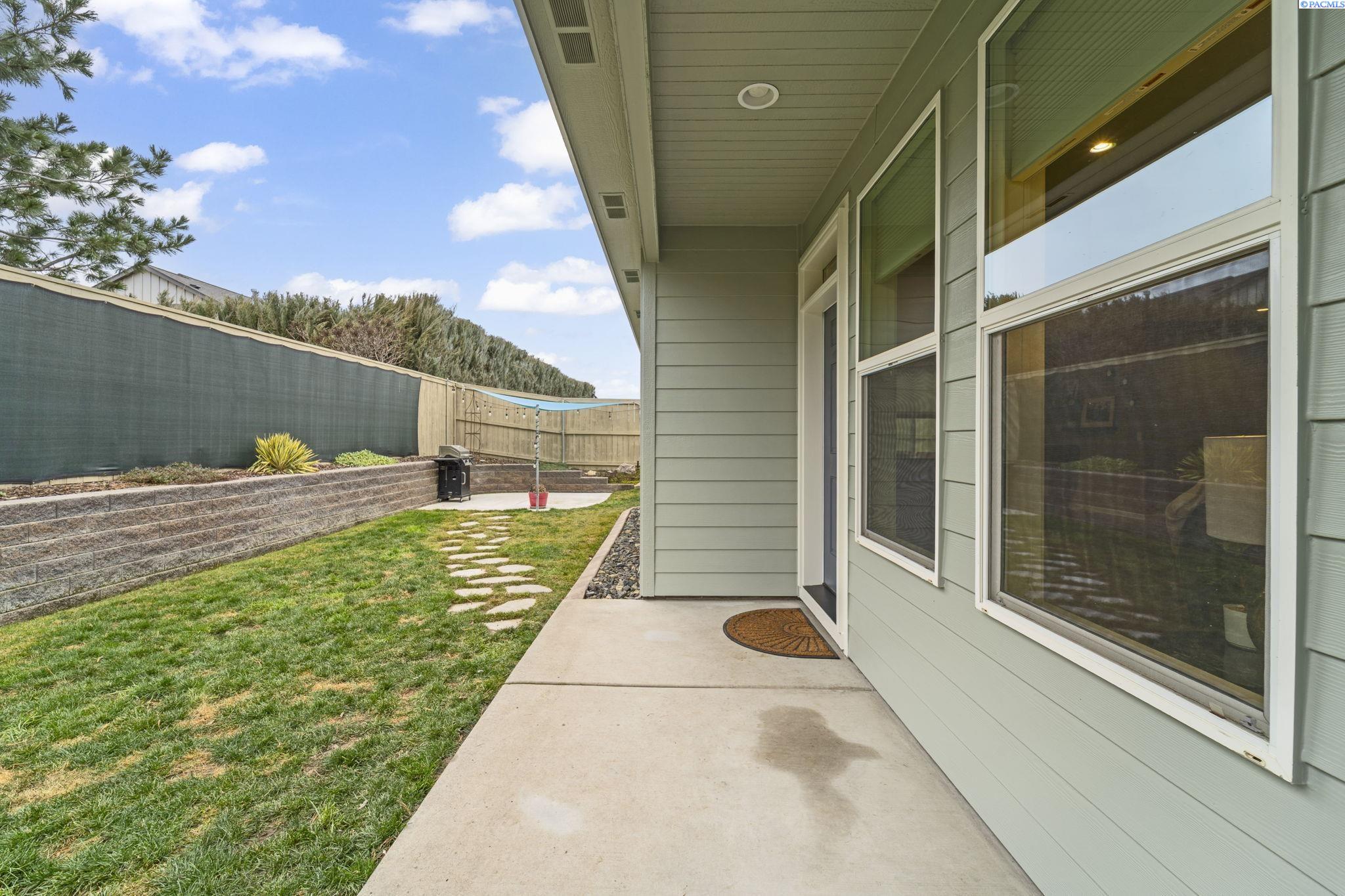 6102 Westmoreland Ln