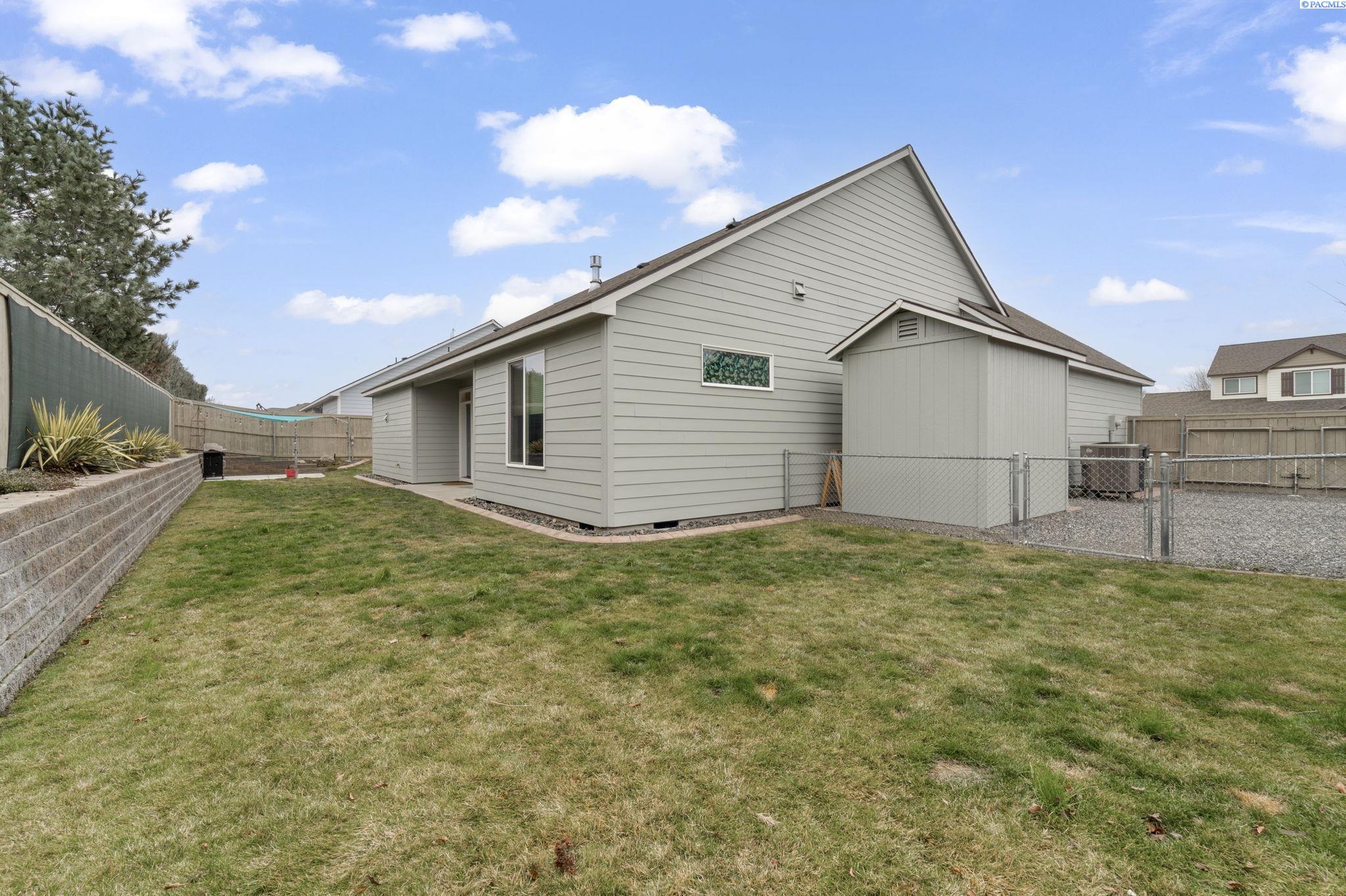 6102 Westmoreland Ln