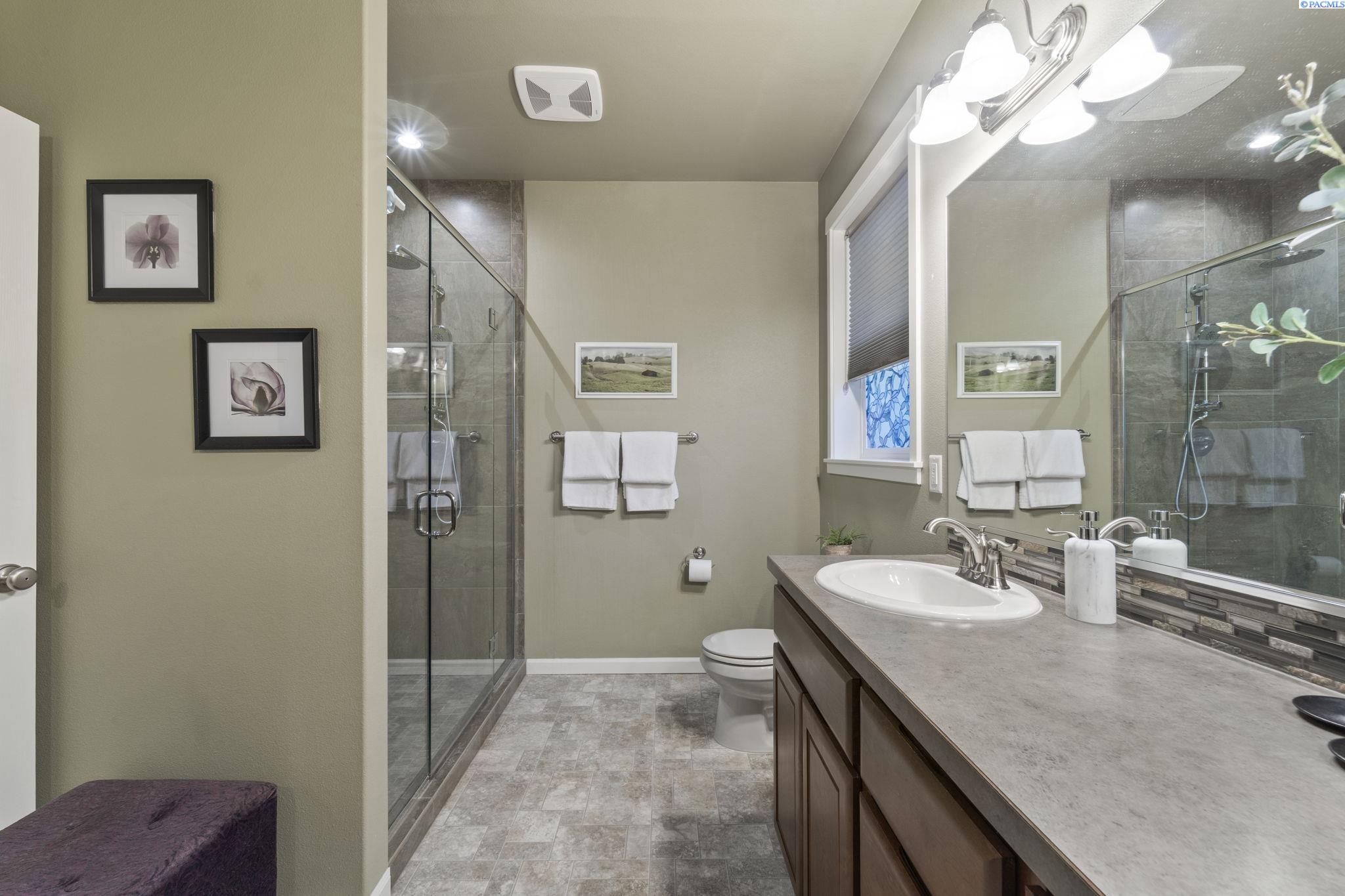 6102 Westmoreland Ln