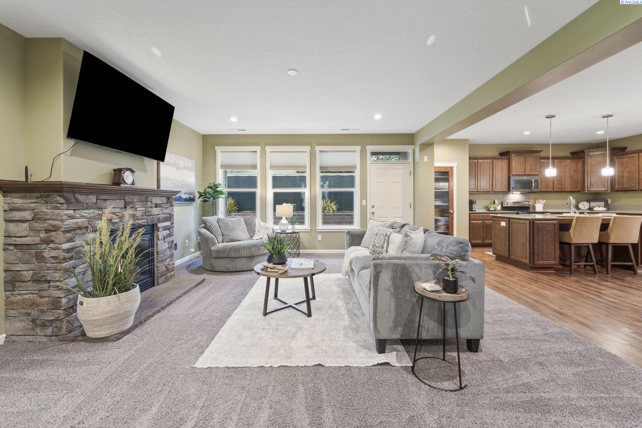 6102 Westmoreland Ln