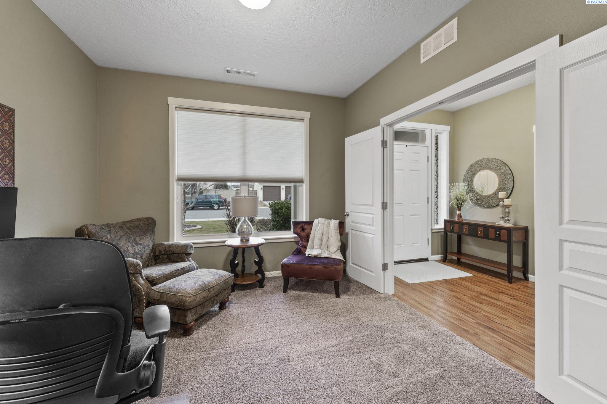 6102 Westmoreland Ln