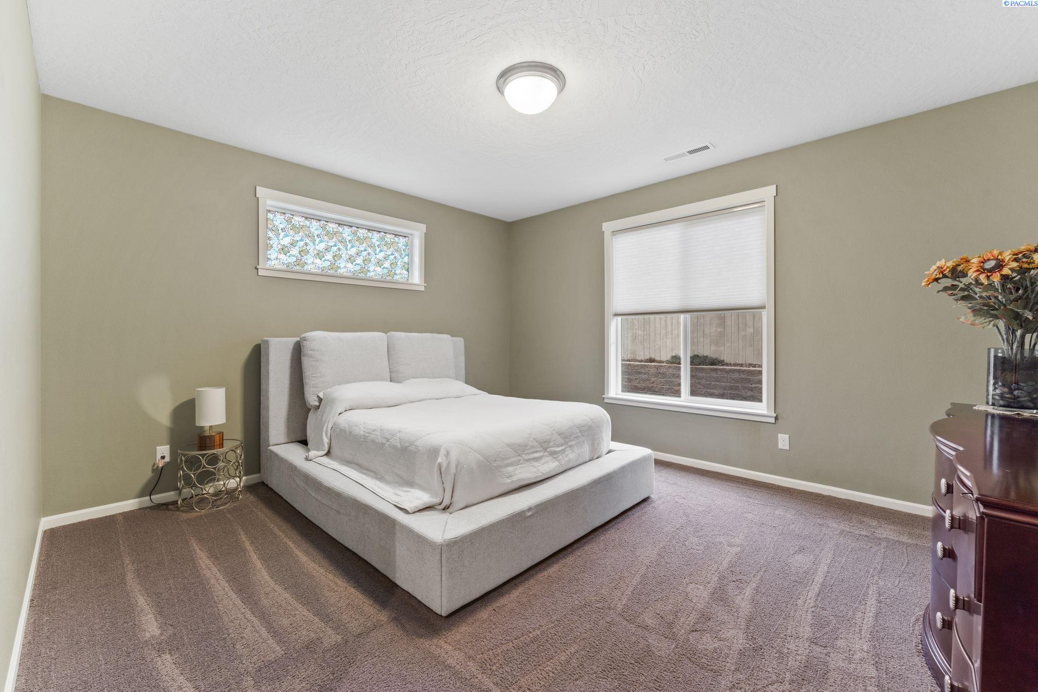 6102 Westmoreland Ln